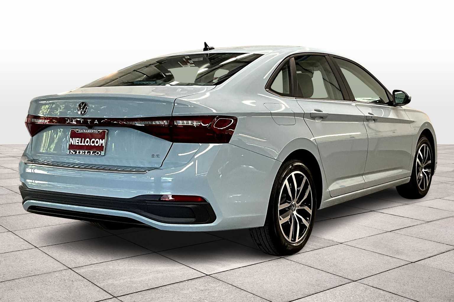 2025 Volkswagen Jetta SE photo 4