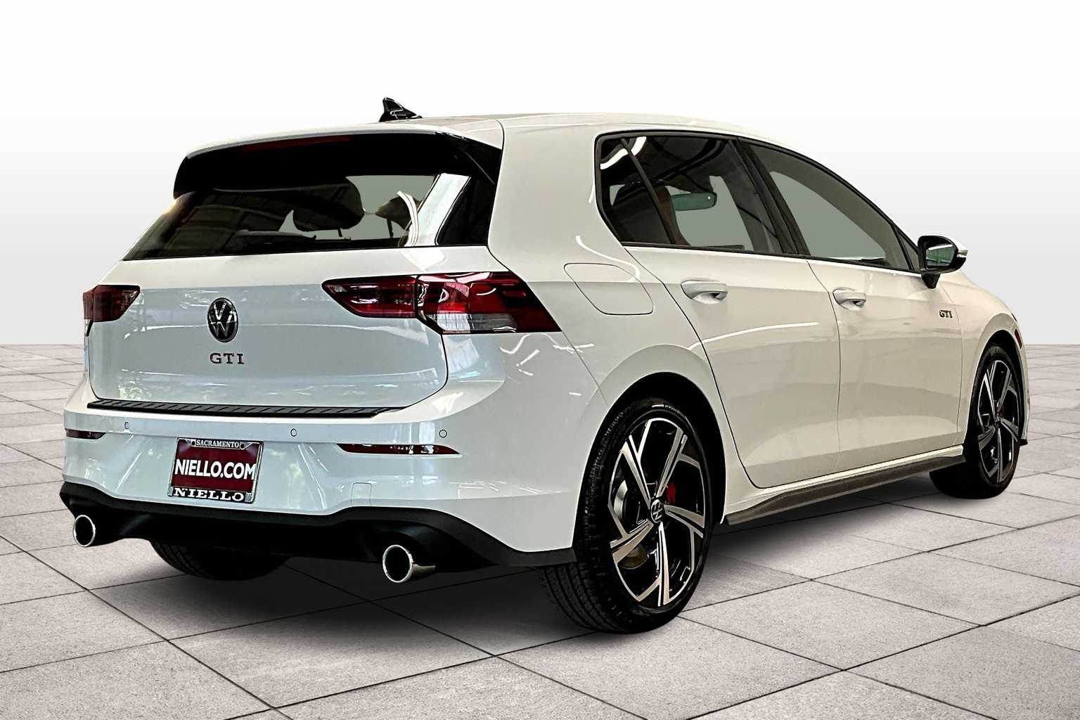 2025 Volkswagen Golf GTI SE photo 4