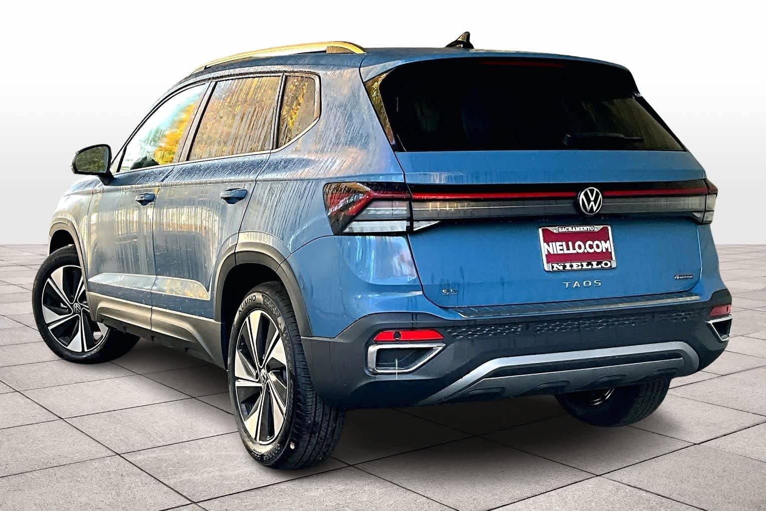 2025 Volkswagen Taos SE photo 2