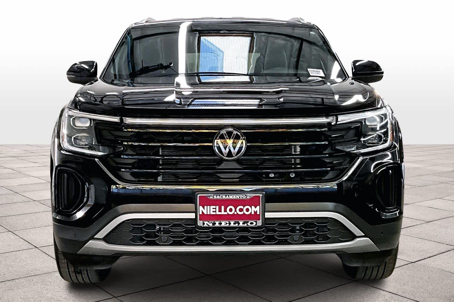 2024 Volkswagen Atlas Cross Sport SE Technology photo 2