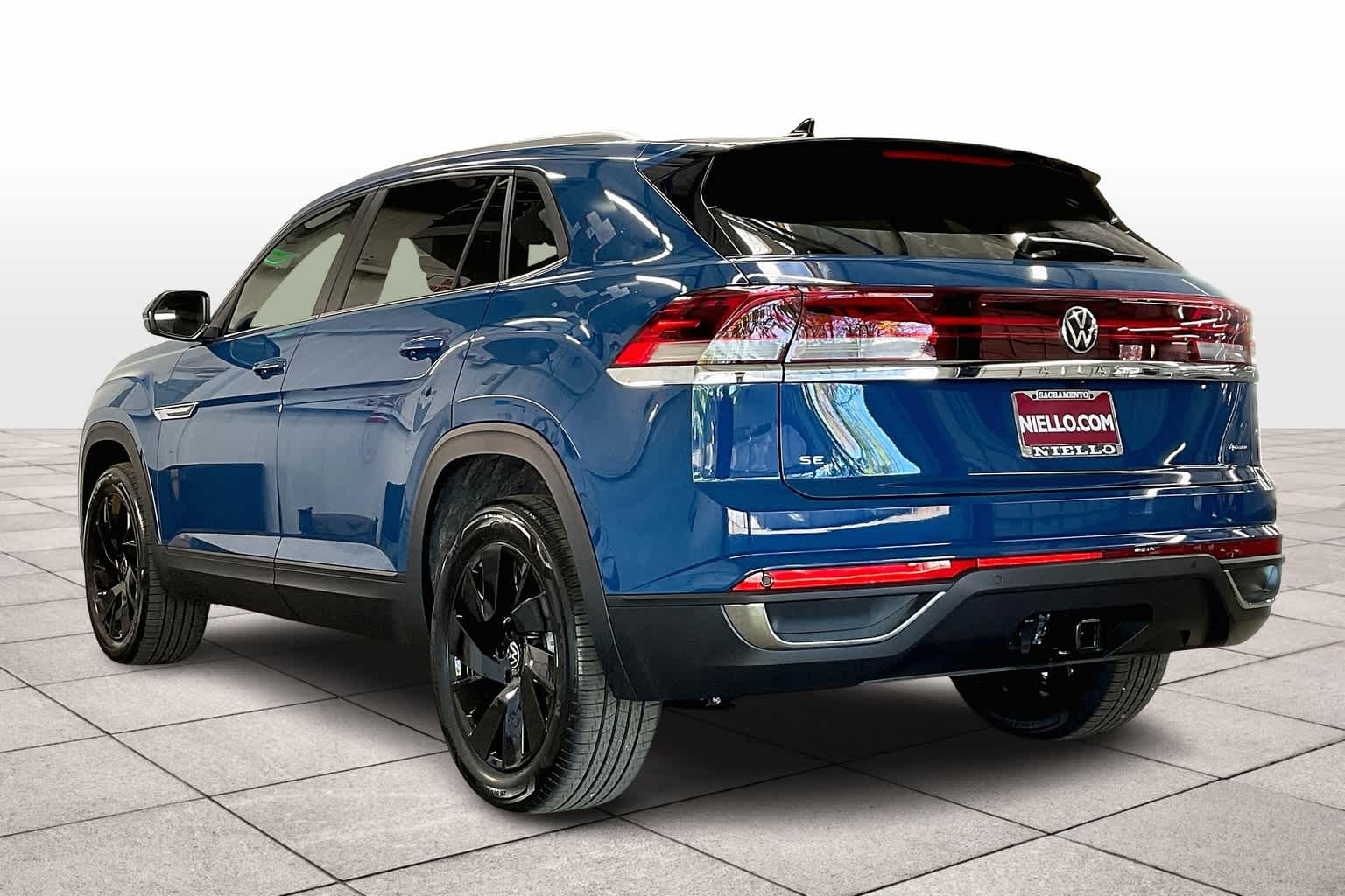 2025 Volkswagen Atlas Cross Sport SE Technology photo 2