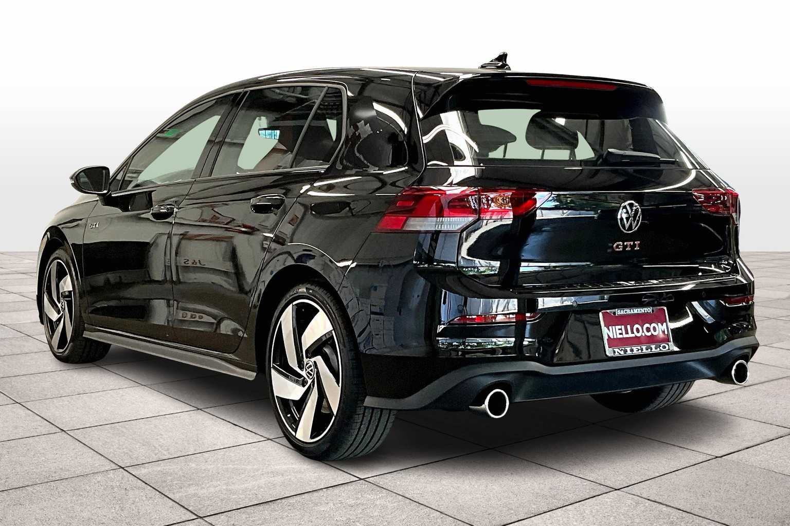 2025 Volkswagen Golf GTI S photo 3