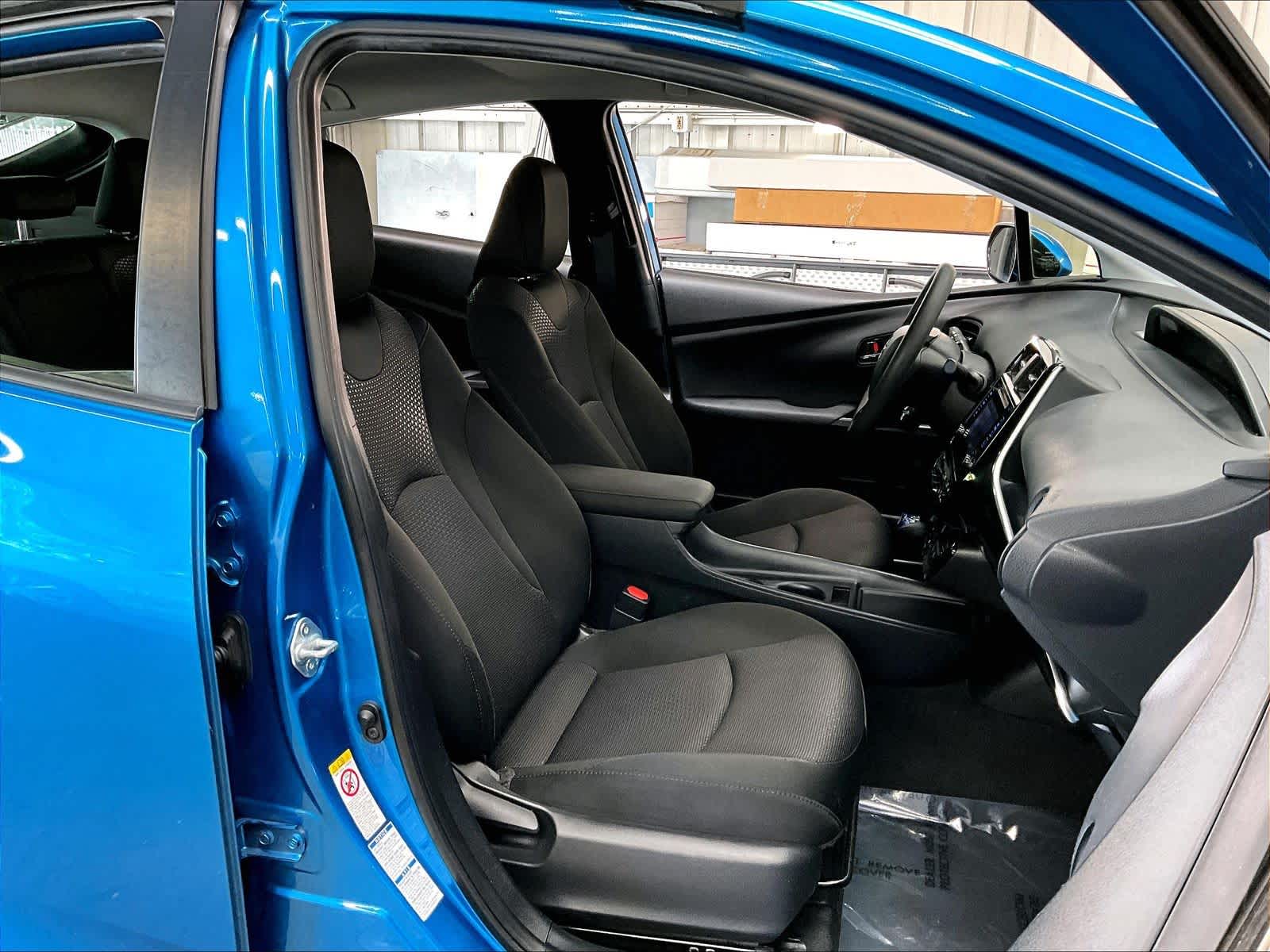 2019 Toyota Prius LE photo 3