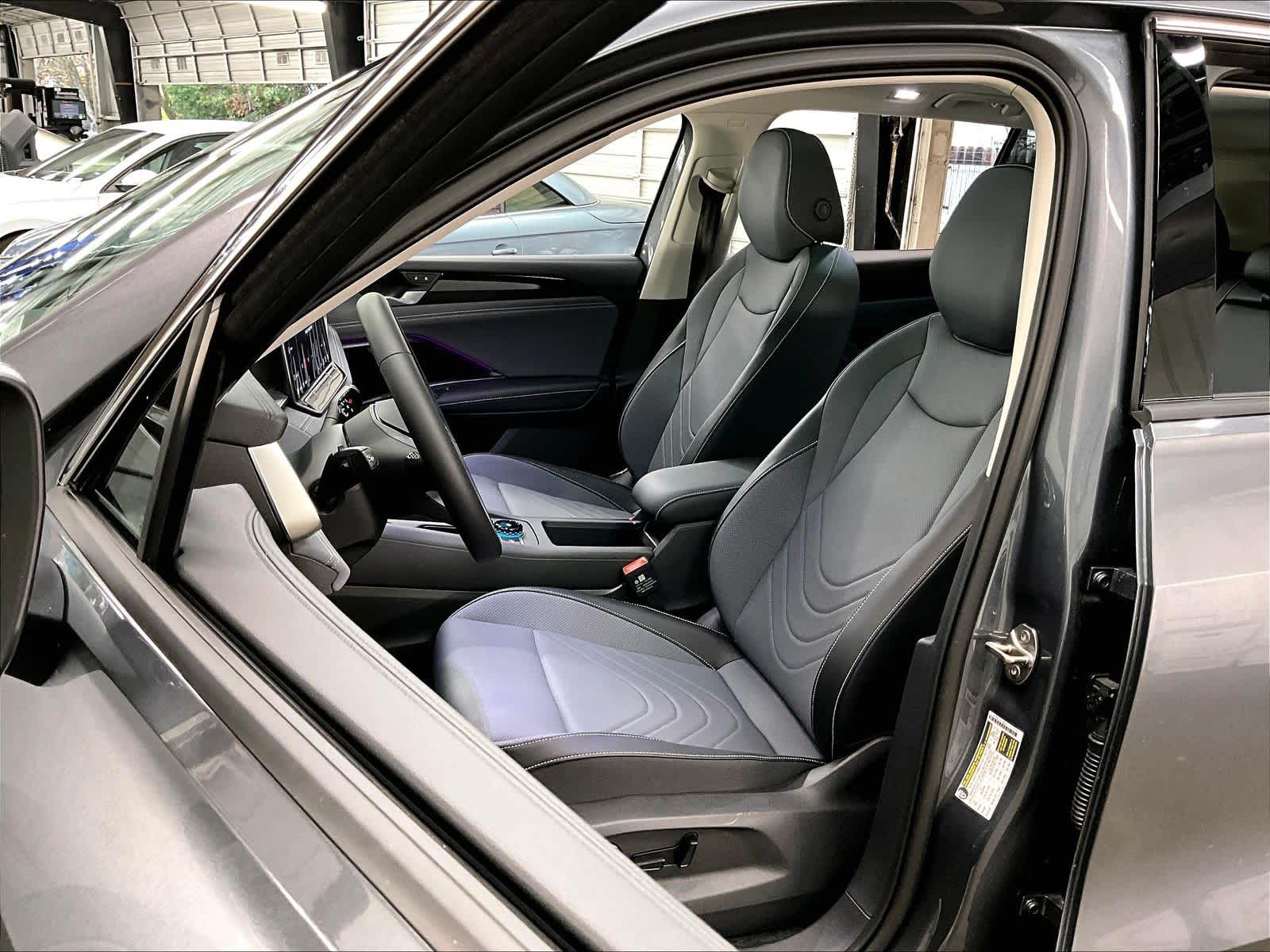2026 Volkswagen Tiguan SE - Photo 11