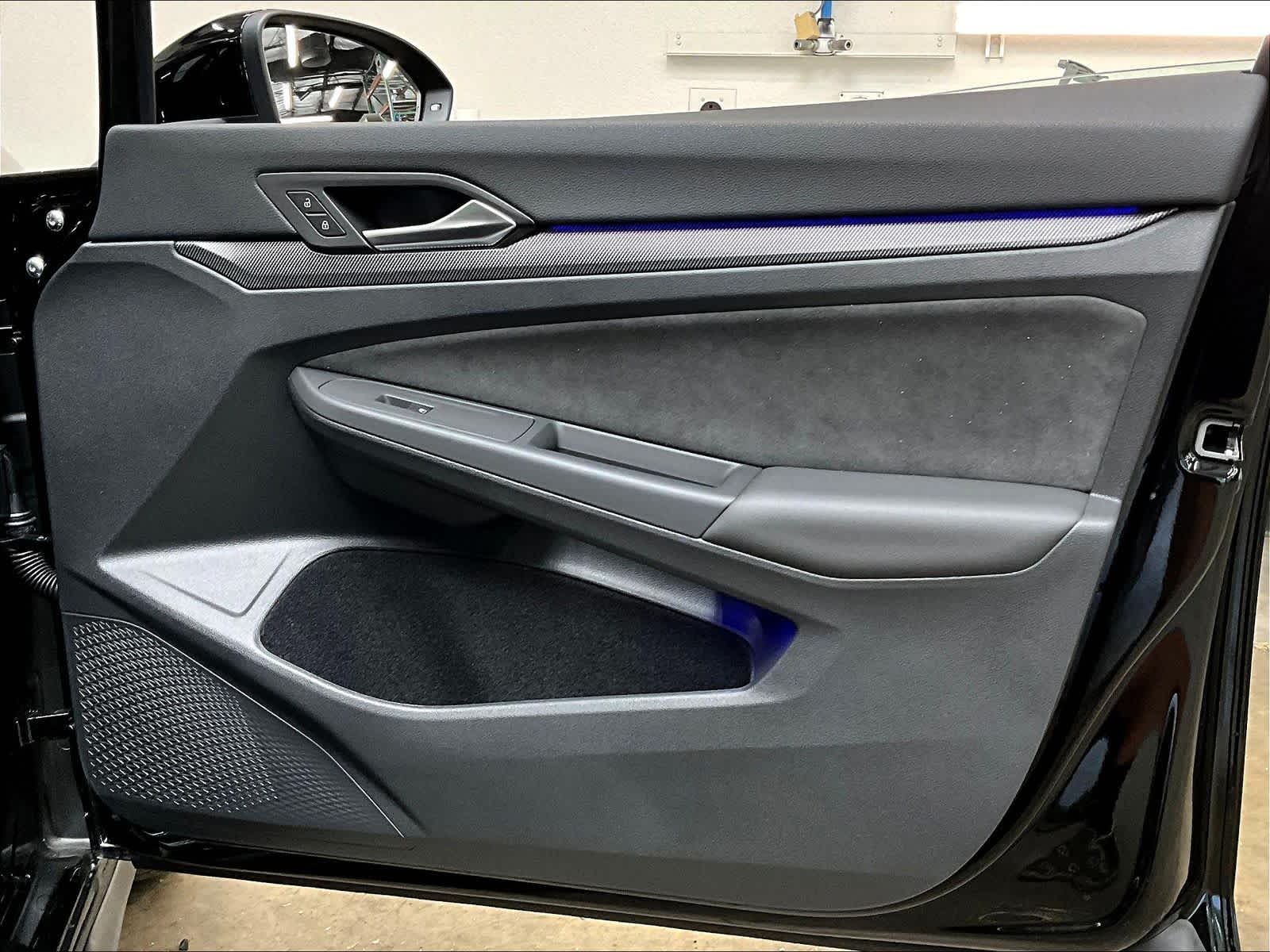 2025 Volkswagen Golf GTI SE - Photo 29