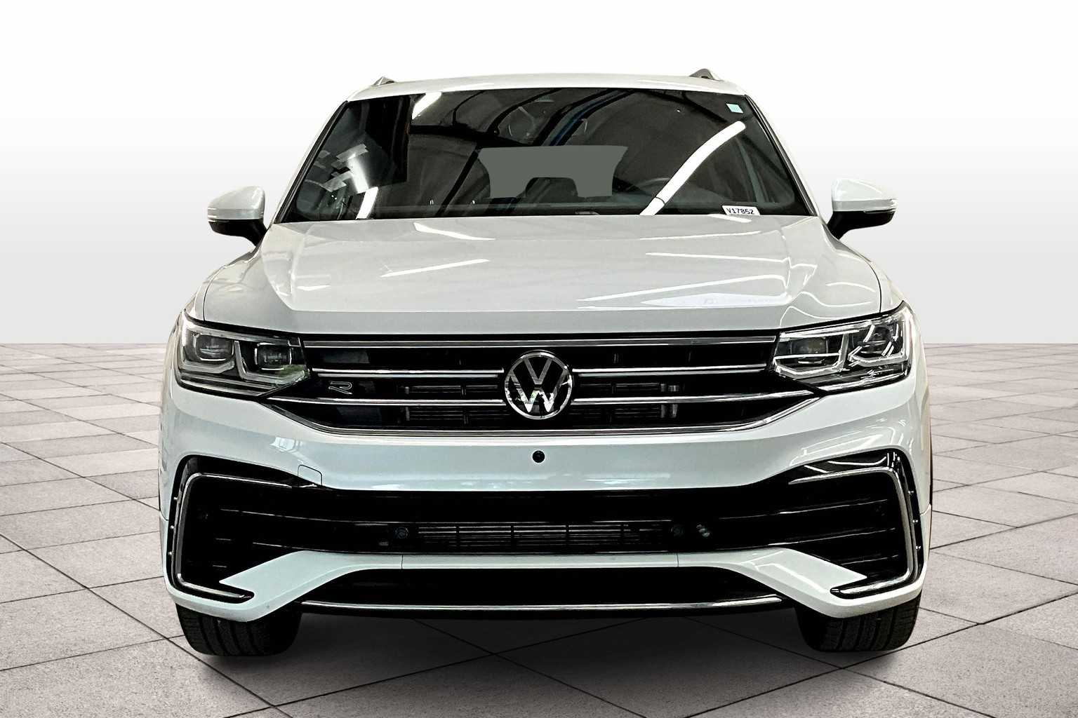 2022 Volkswagen Tiguan SEL Premium R-Line photo 3