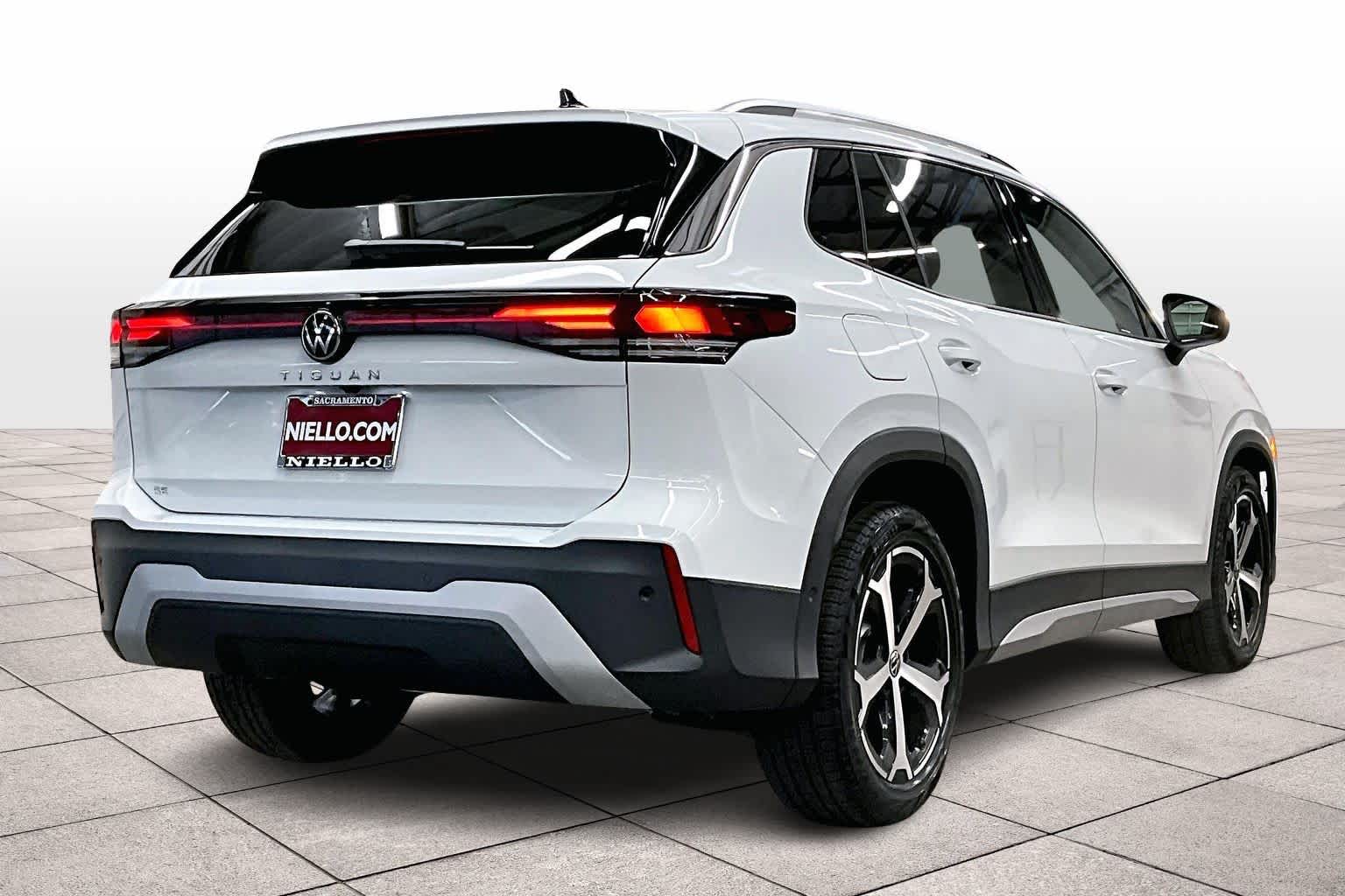 2026 Volkswagen Tiguan SE photo 2