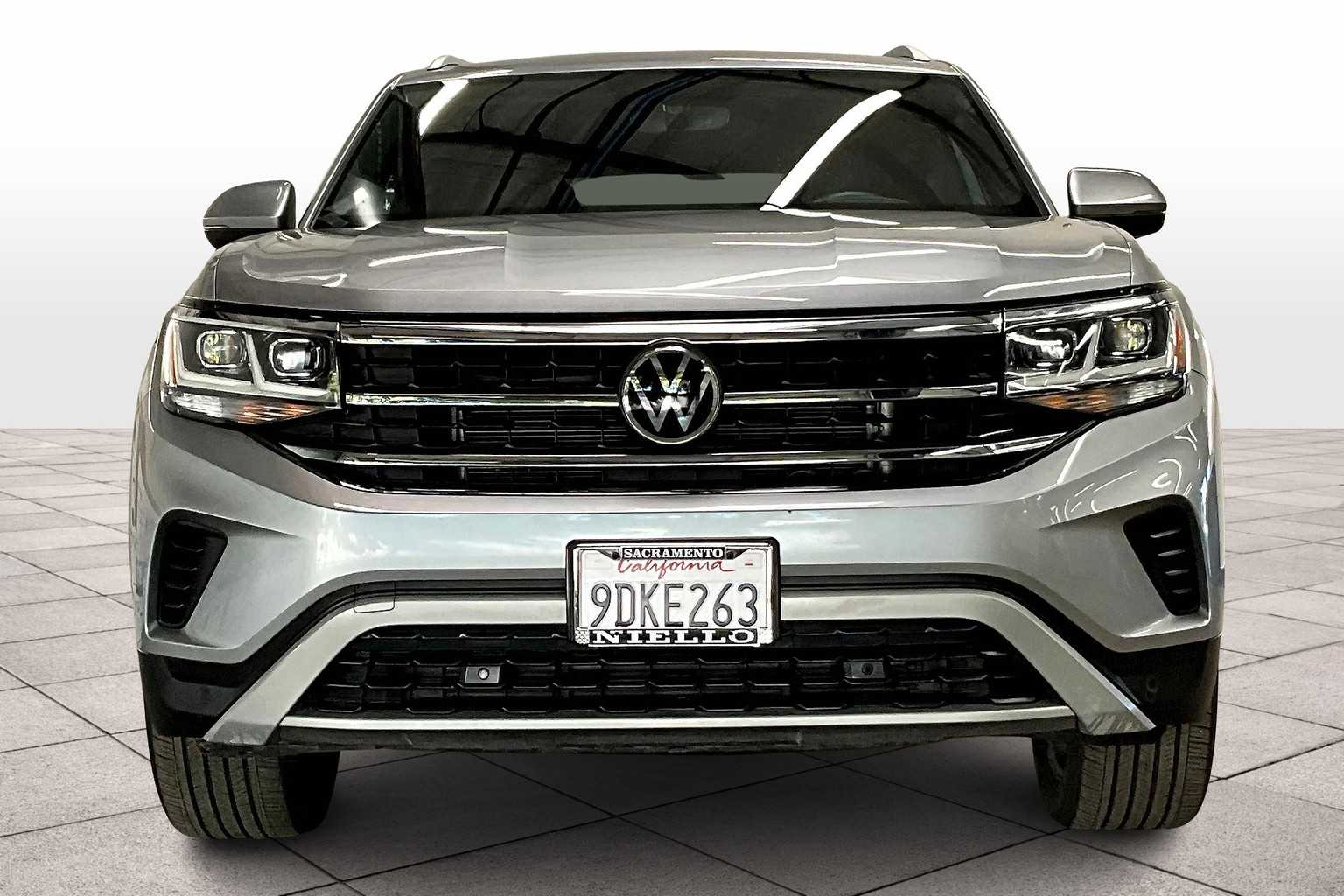 2022 Volkswagen Atlas Cross Sport V6 SE Technology photo 3