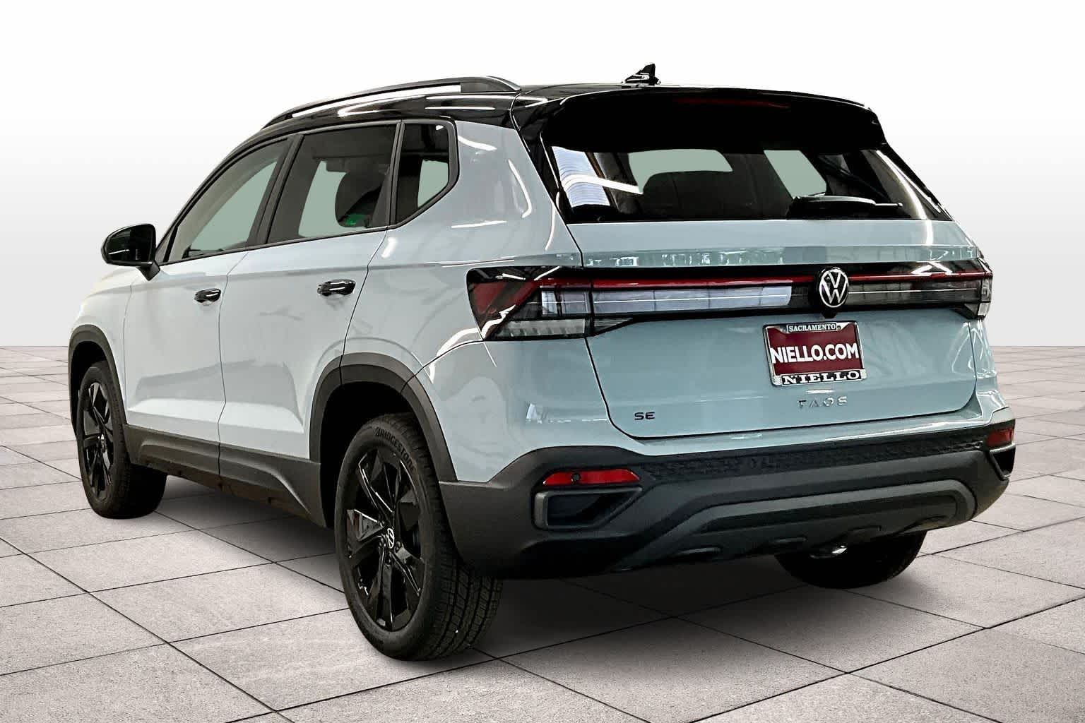 2026 Volkswagen Taos SE photo 3