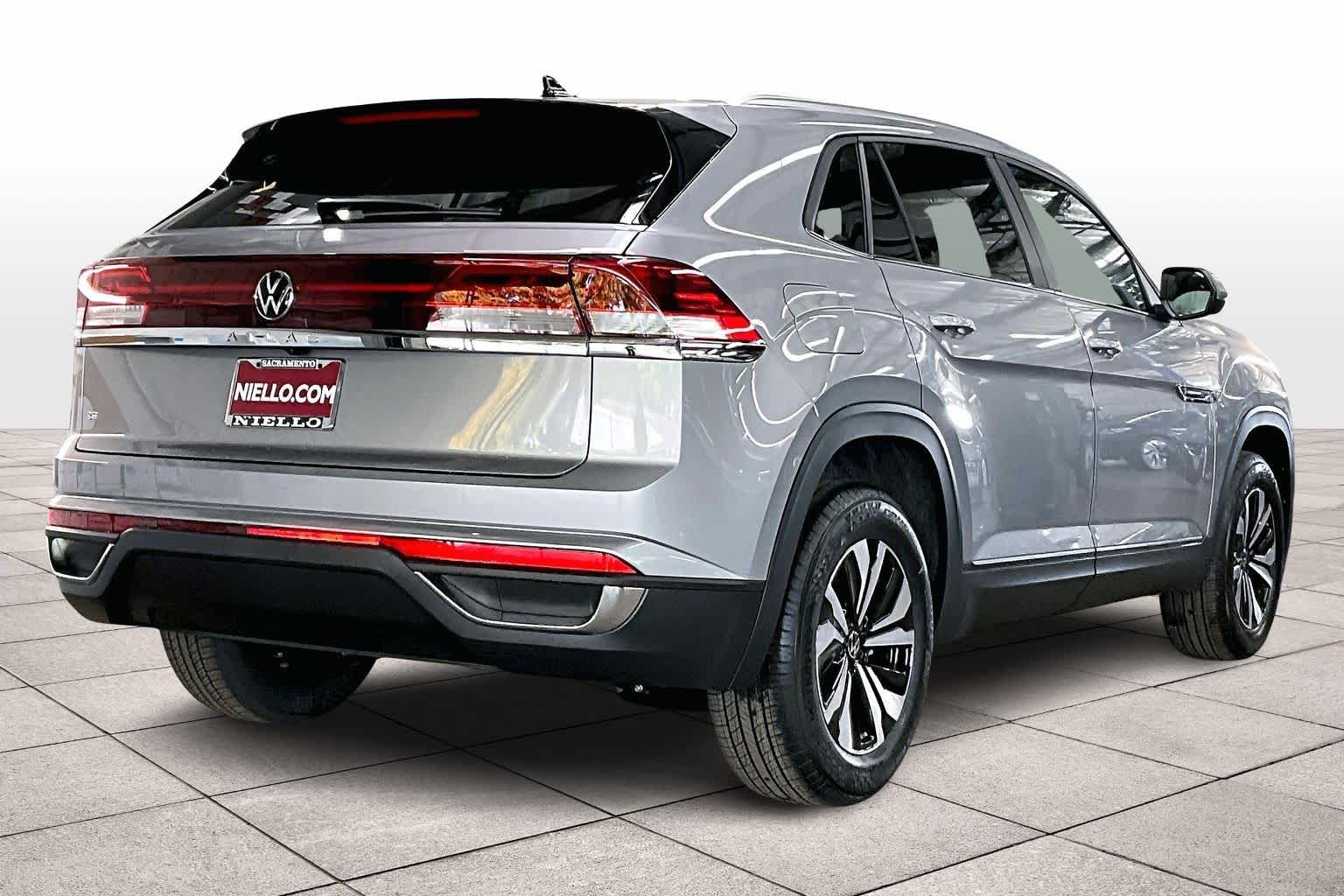 2026 Volkswagen Atlas Cross Sport SE photo 4