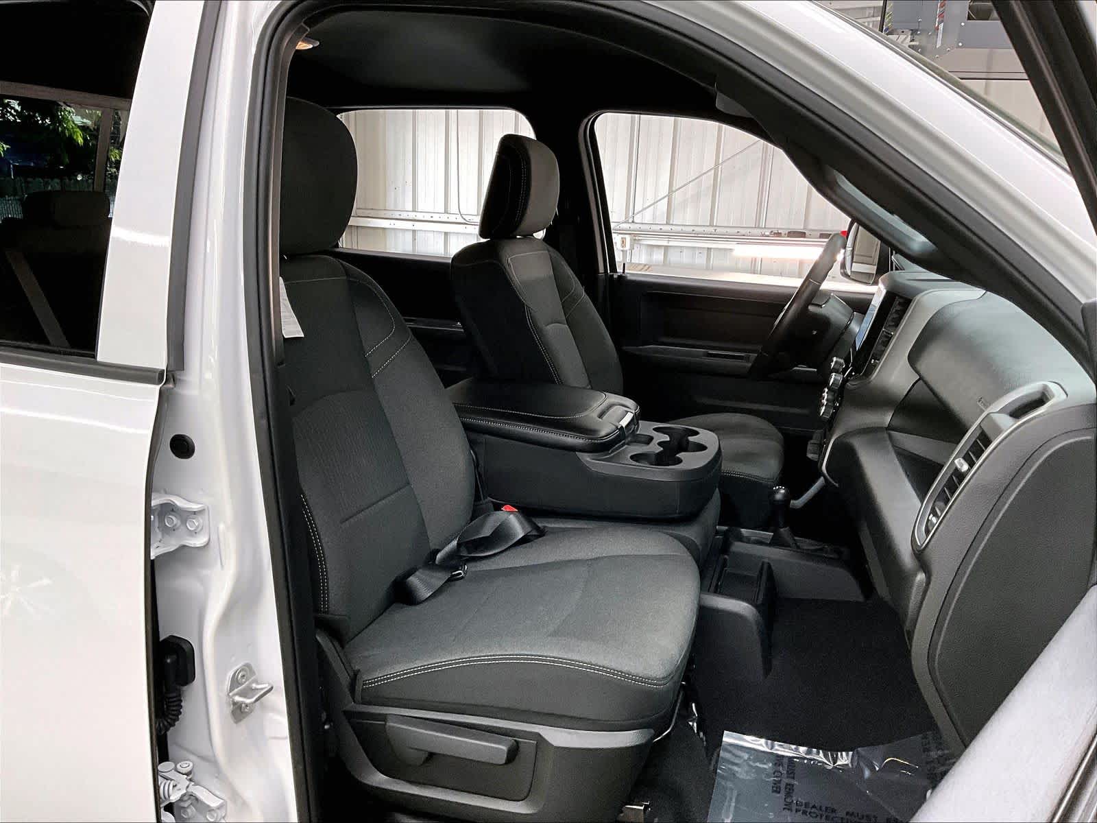 2022 Ram 2500 Tradesman 4x4 Crew Cab 64 Box photo 3