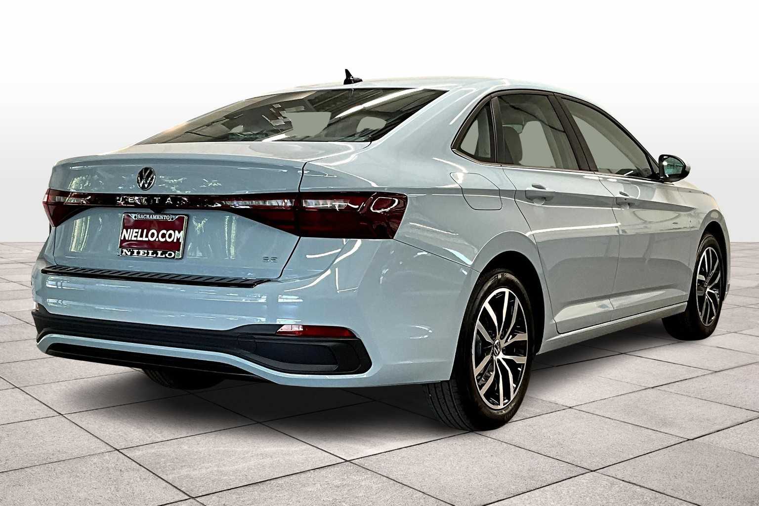 2025 Volkswagen Jetta 1.5T SE photo 4