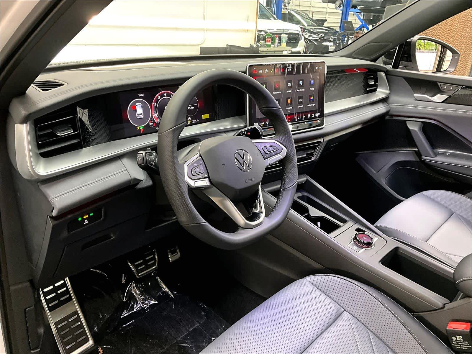 2026 Volkswagen Tiguan SE R-LINE BLACK - Photo 8