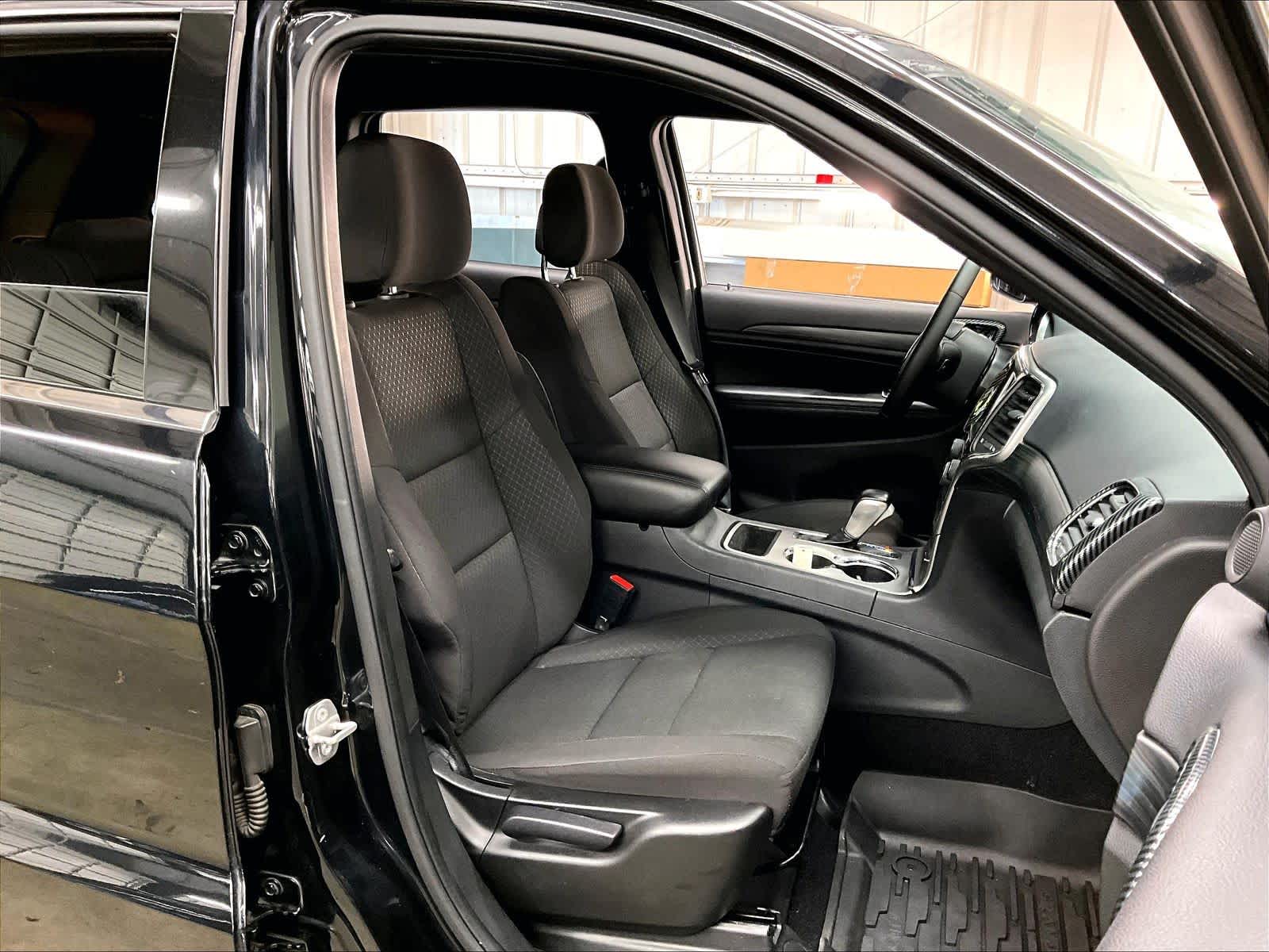 2021 Jeep Grand Cherokee Laredo E photo 3