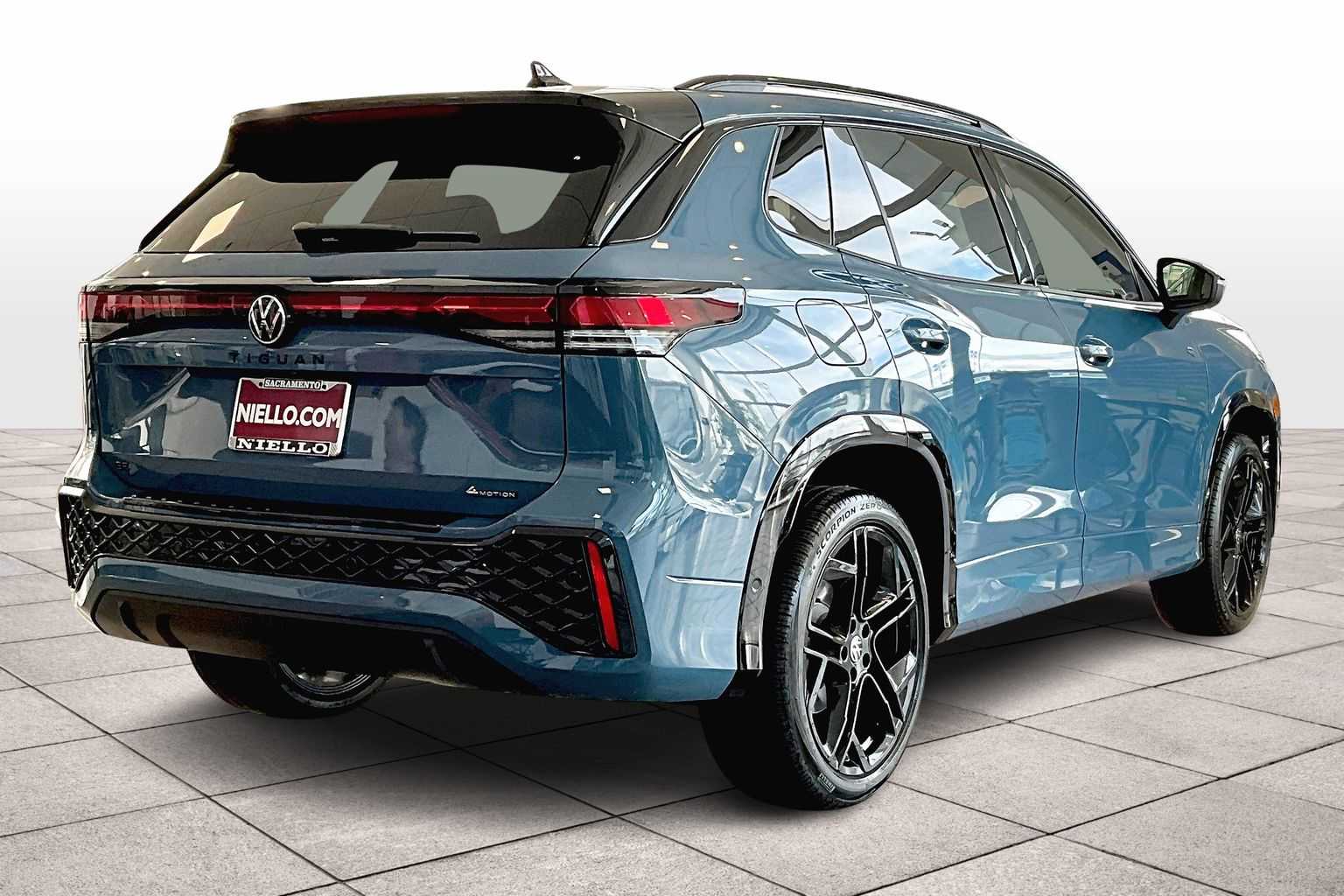 2025 Volkswagen Tiguan SE R-Line Black photo 4