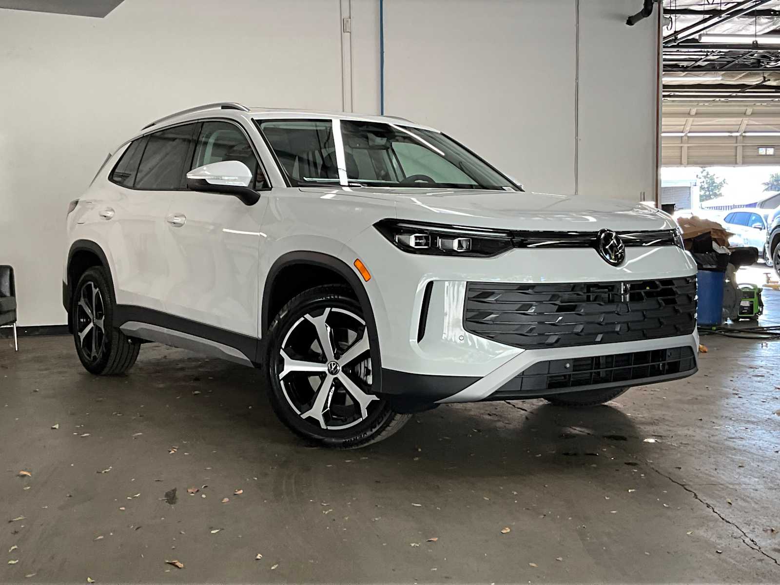 2026 Volkswagen Tiguan SE photo 2