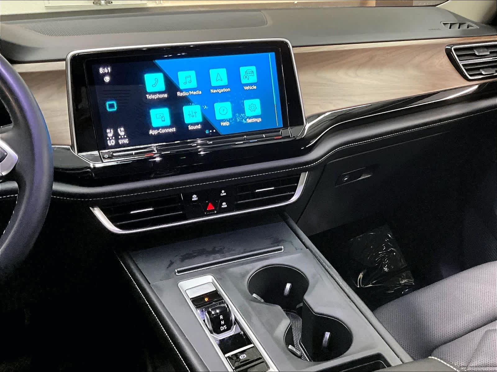 2024 Volkswagen Atlas 2.0T SE photo 6