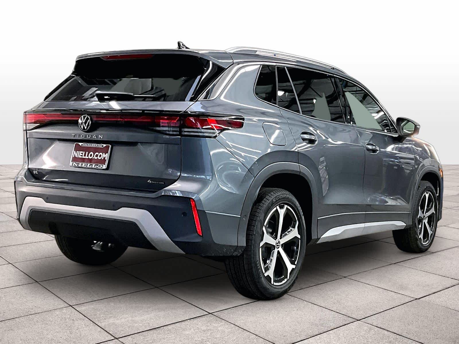 2026 Volkswagen Tiguan SE - Photo 4