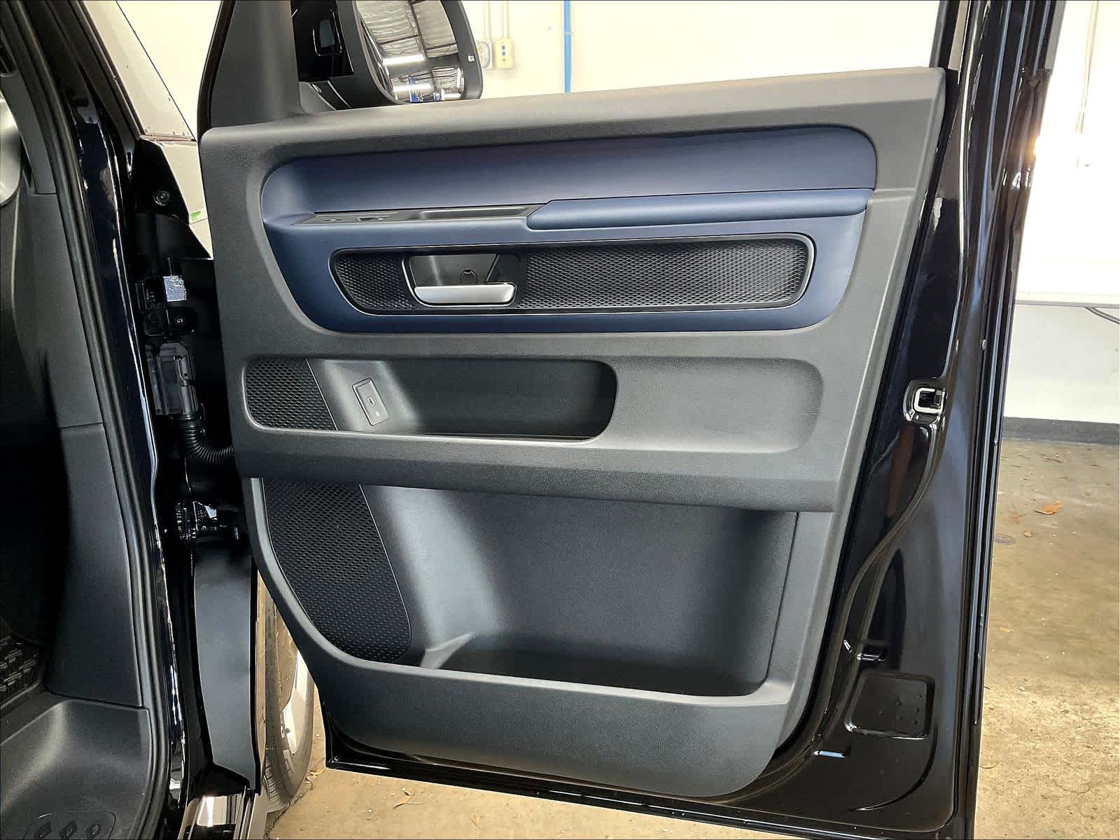 2025 Volkswagen ID. Buzz PRO S - Photo 28