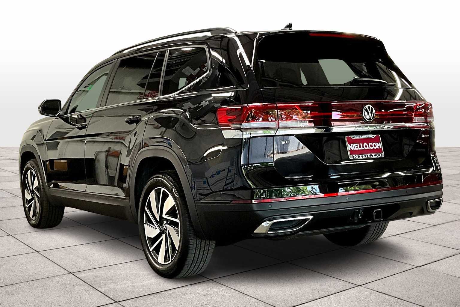 2025 Volkswagen Atlas SE Technology photo 3