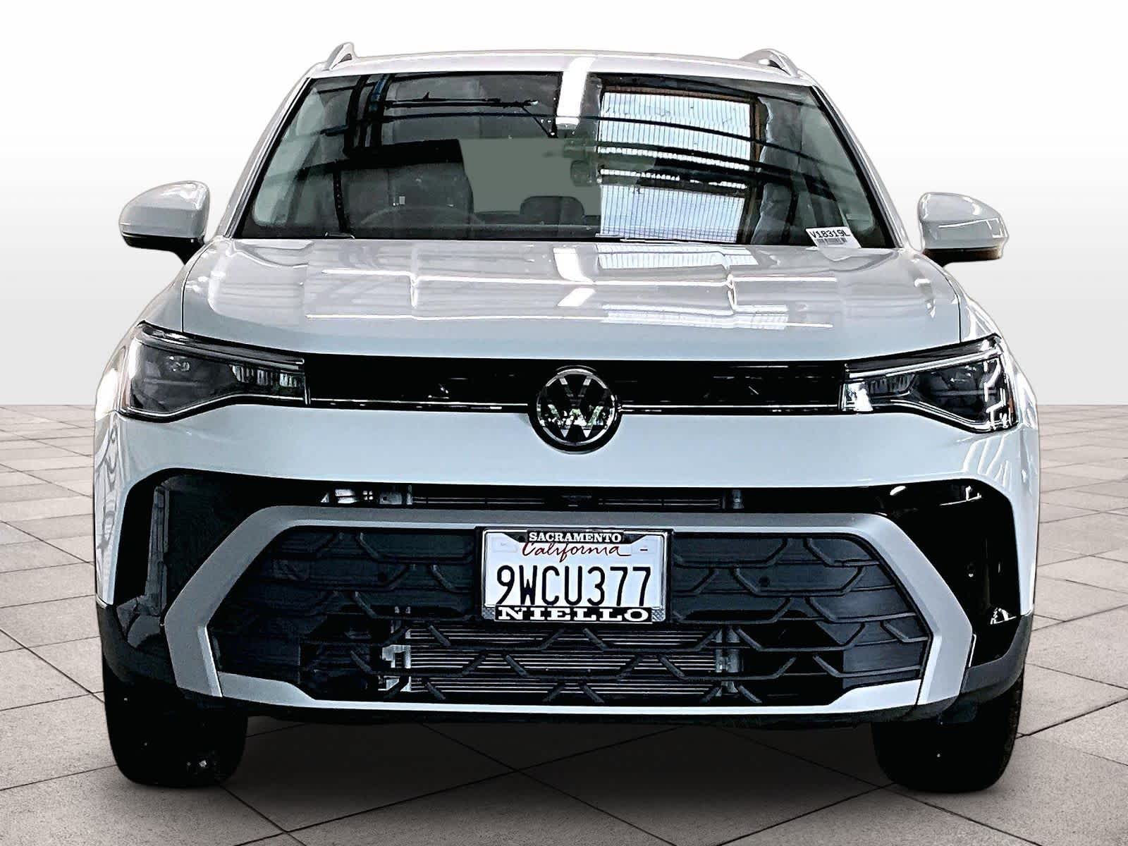 2025 Volkswagen Taos SE photo 2