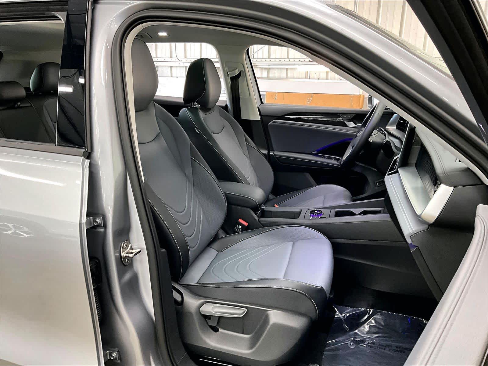 2026 Volkswagen Tiguan SE - Photo 31