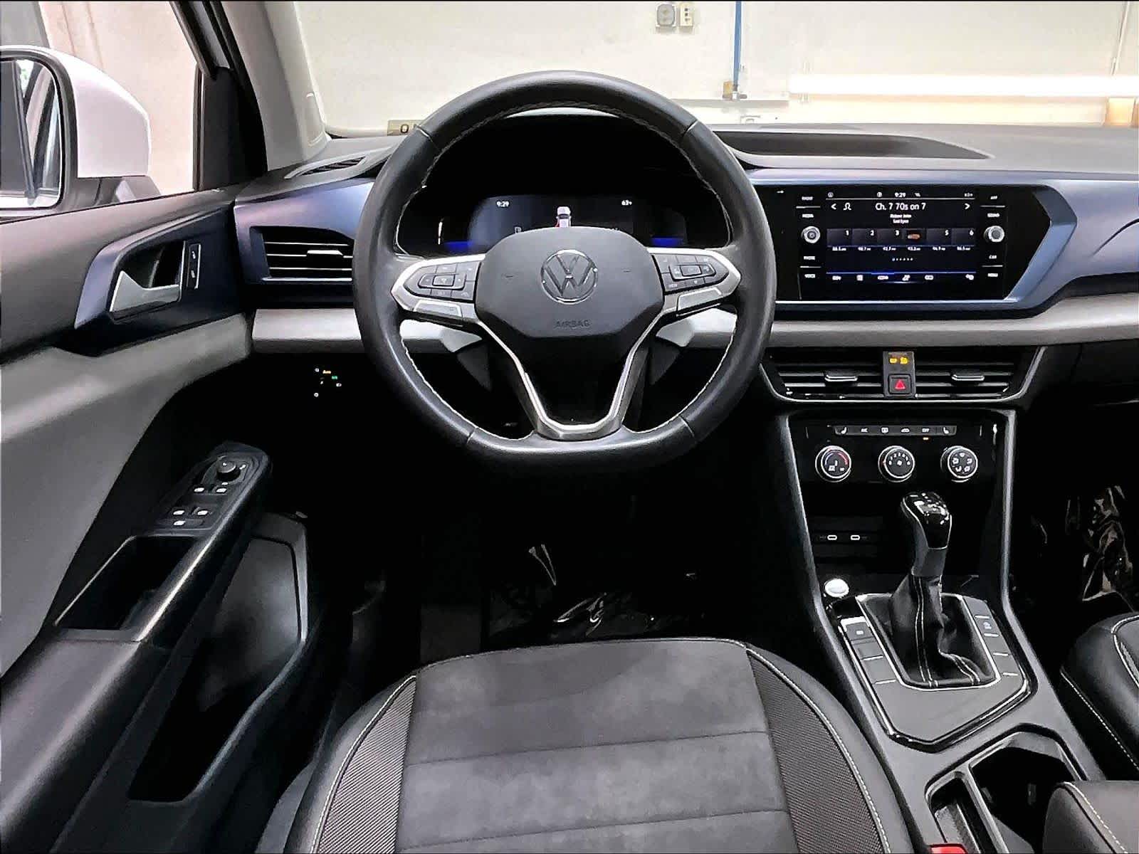 2023 Volkswagen Taos SE photo 5