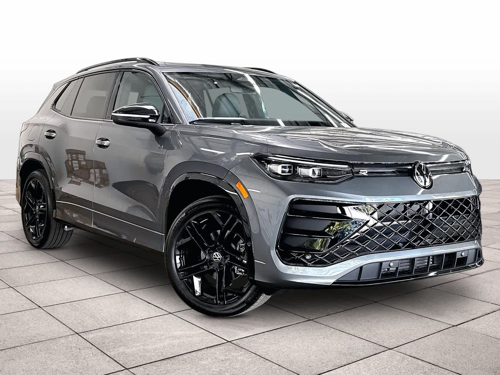 New 2026 Volkswagen Tiguan SE R-Line Black FWD