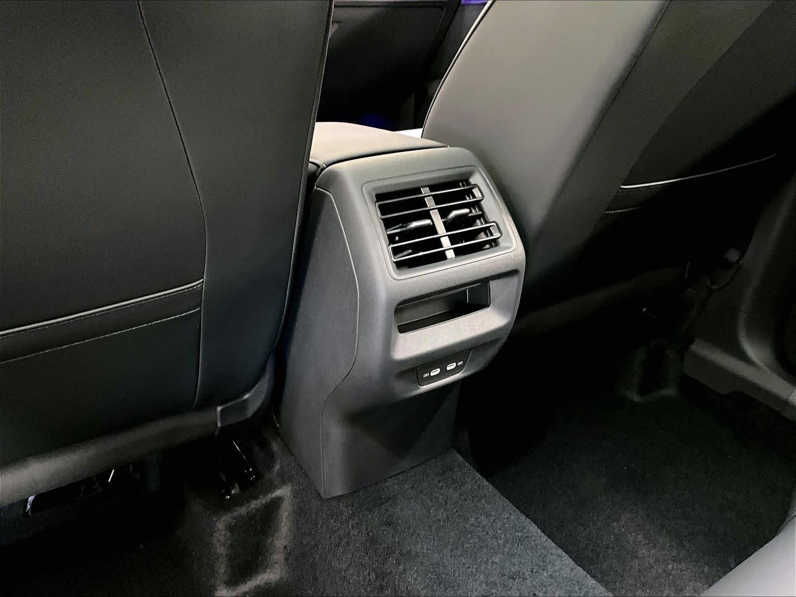 2026 Volkswagen Tiguan SE - Photo 16