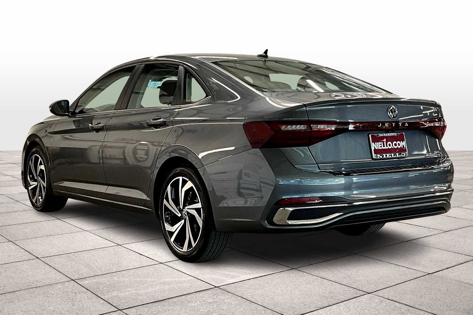 2025 Volkswagen Jetta SEL photo 3