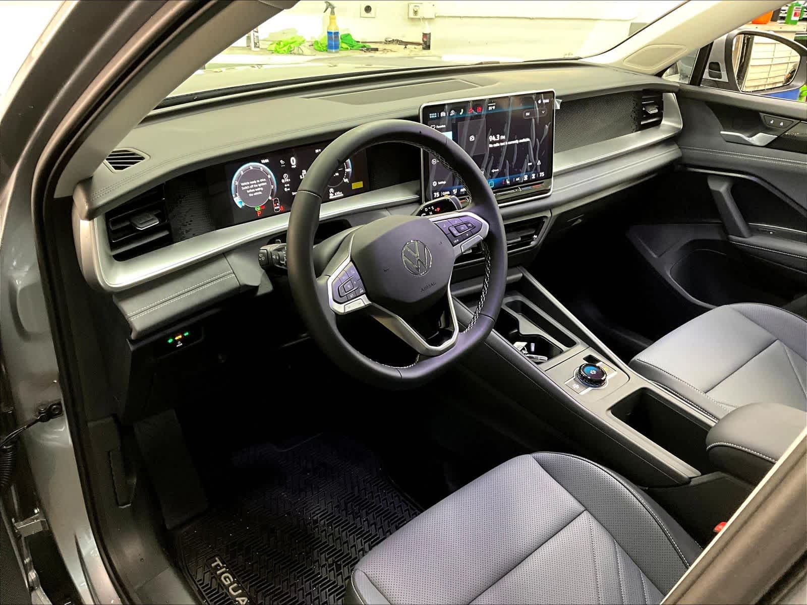 2026 Volkswagen Tiguan SE - Photo 8