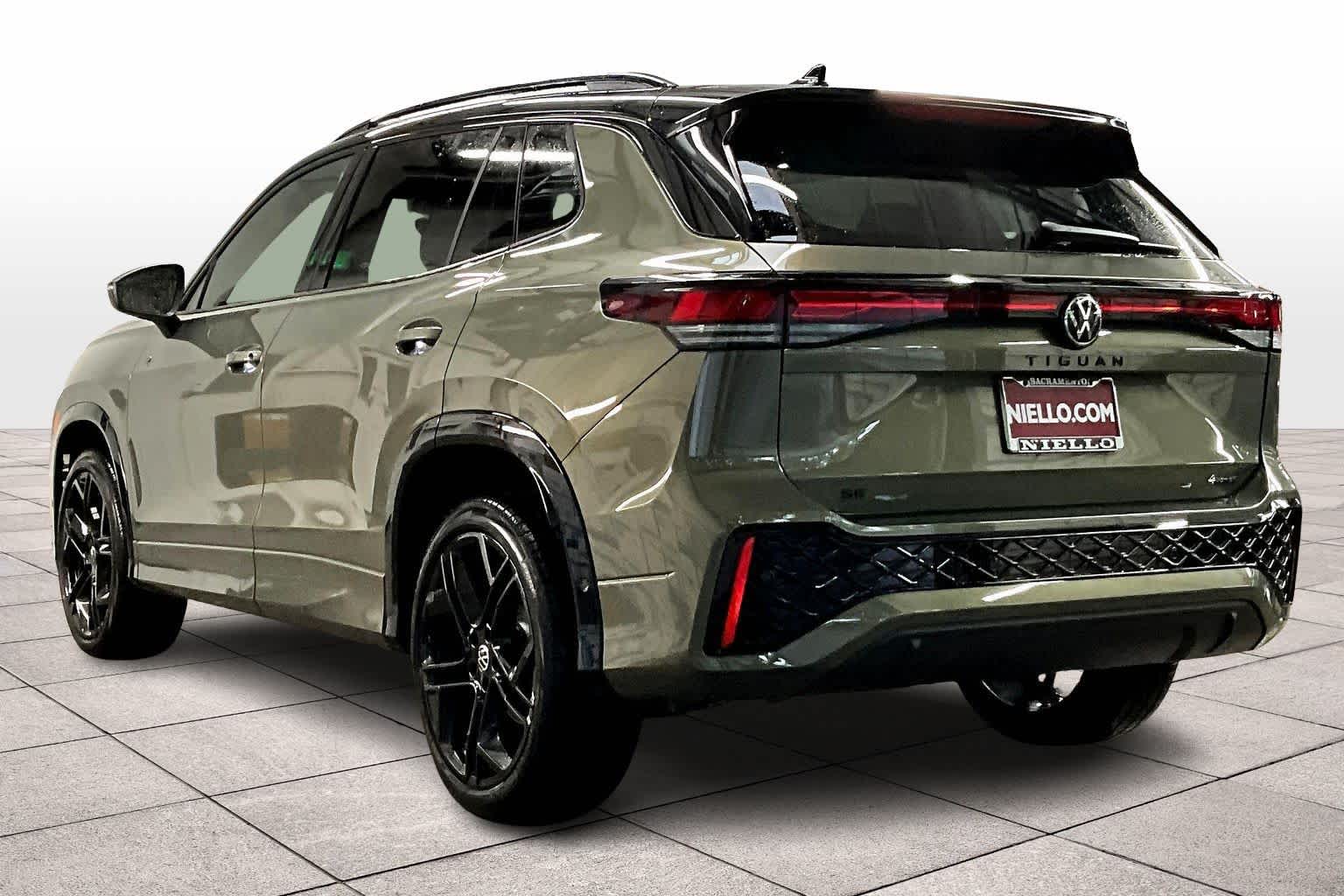 2026 Volkswagen Tiguan SE R-Line Black photo 3