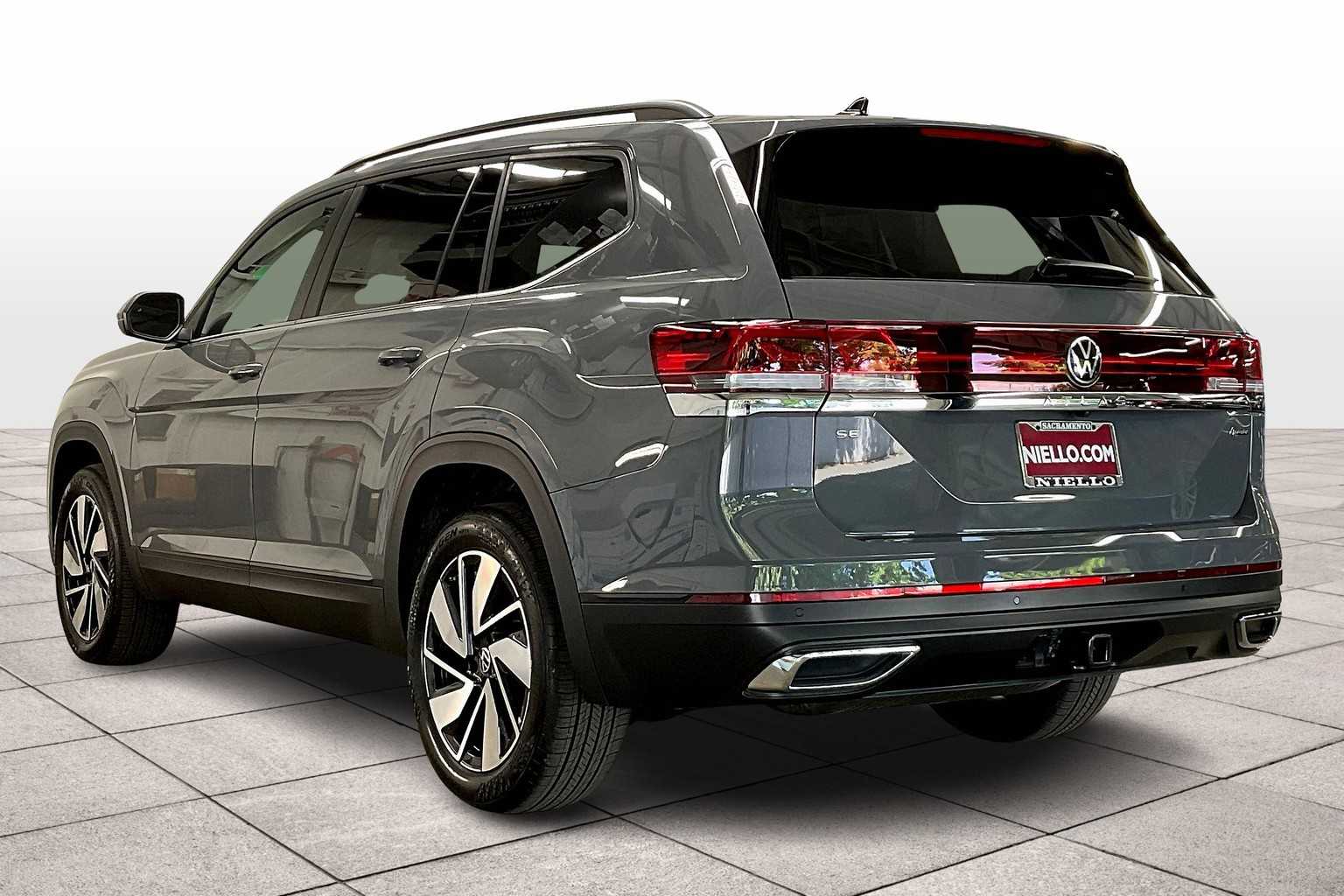 2025 Volkswagen Atlas SE Technology photo 3