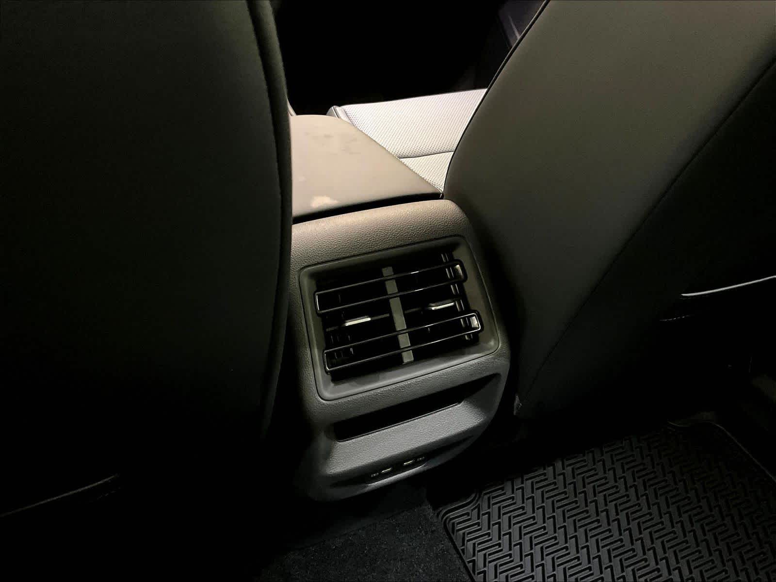 2026 Volkswagen Tiguan SE - Photo 16