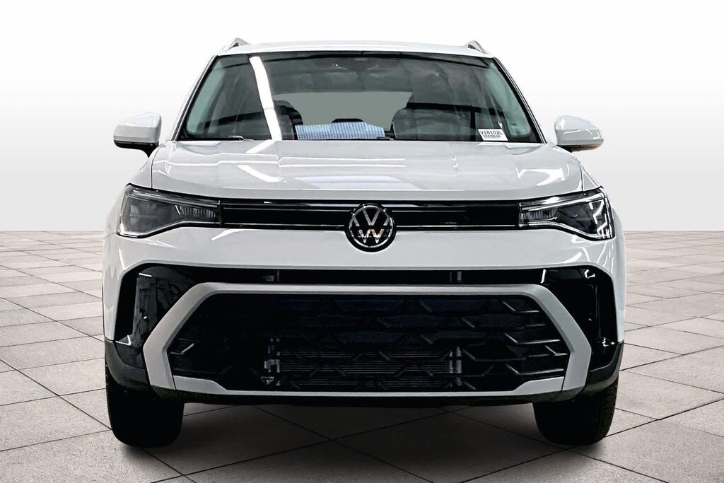 Used 2025 Volkswagen Taos SE 4MOTION