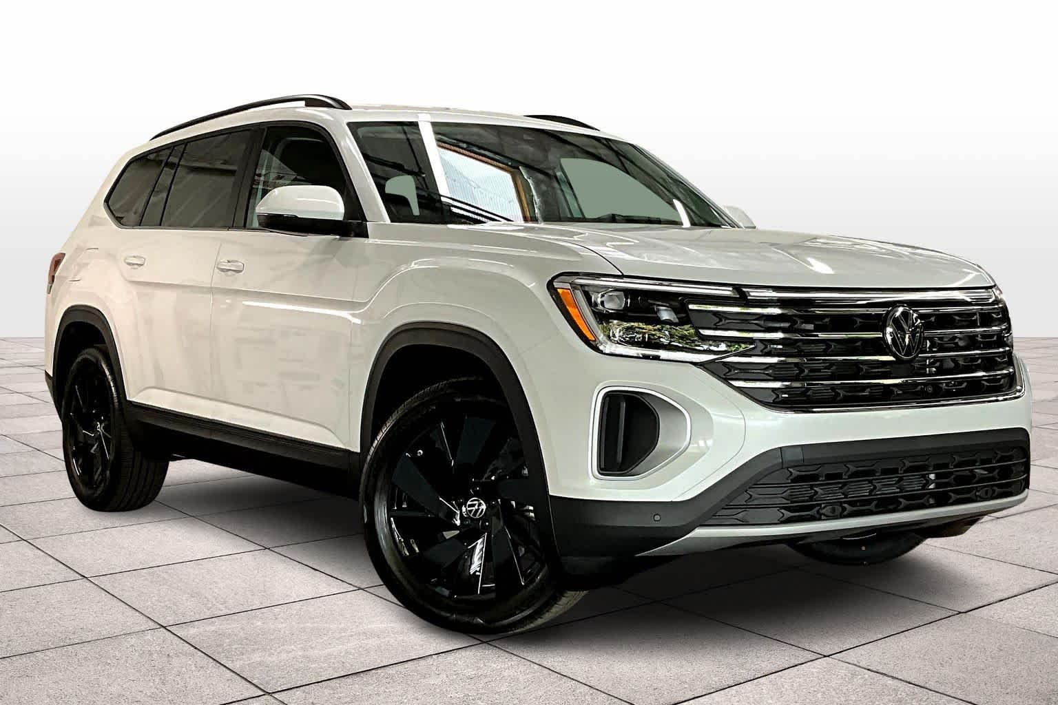 2026 Volkswagen Atlas SE Technology photo 2