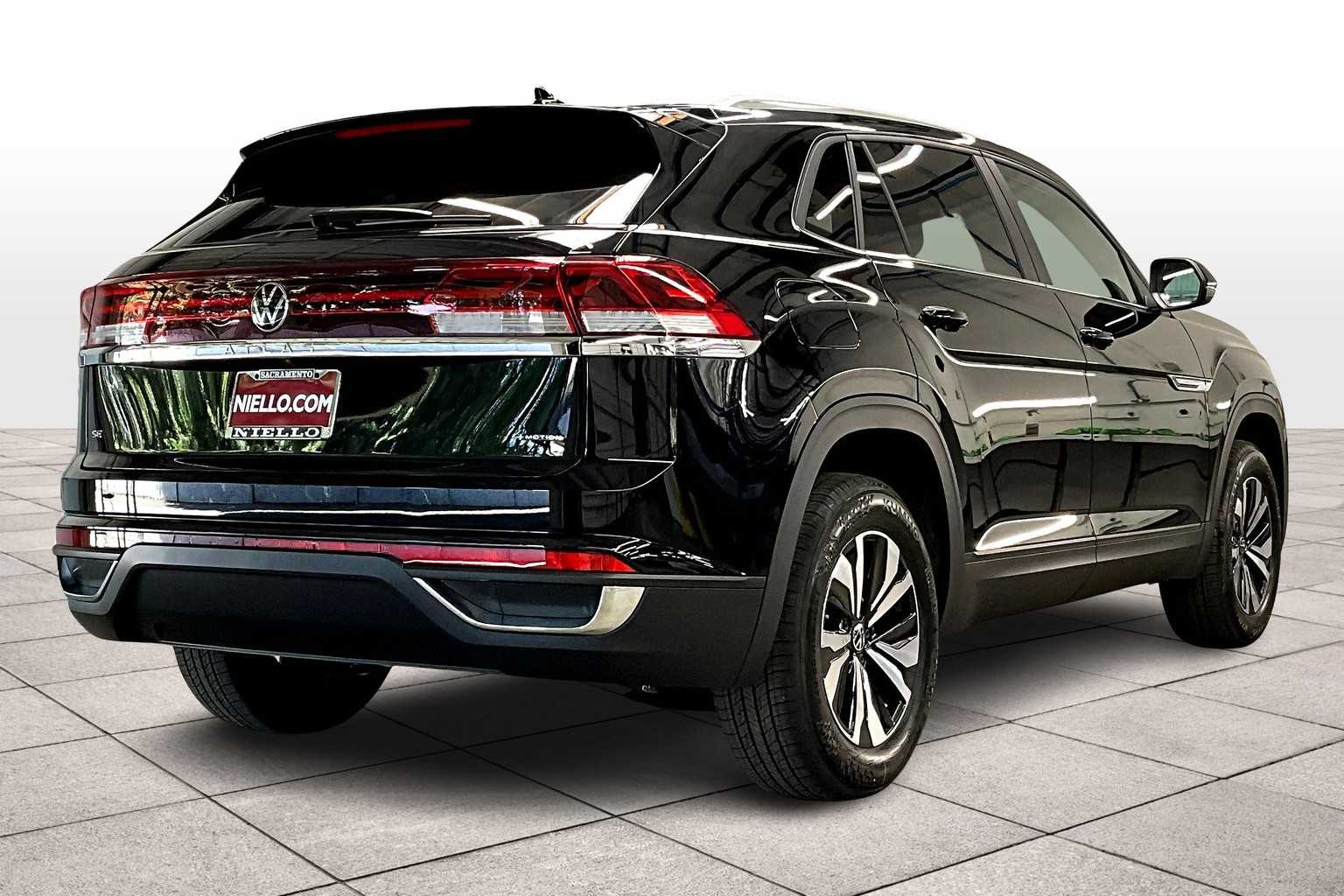2025 Volkswagen Atlas Cross Sport SE photo 4