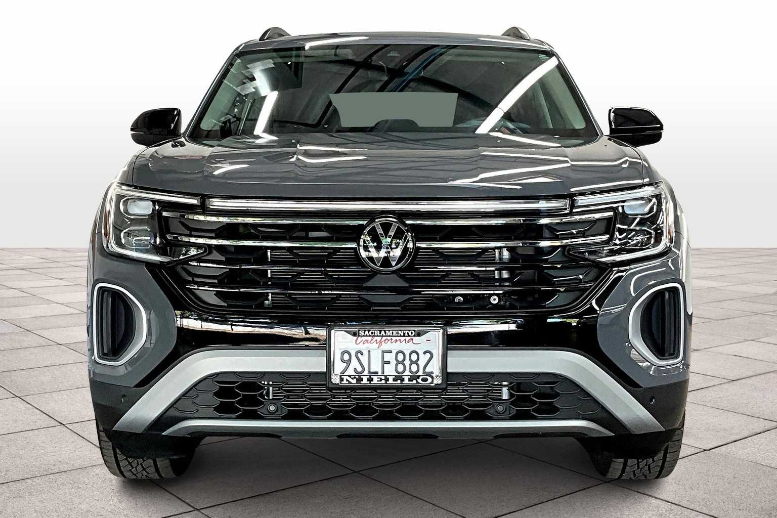 2025 Volkswagen Atlas Peak Edition SE photo 3