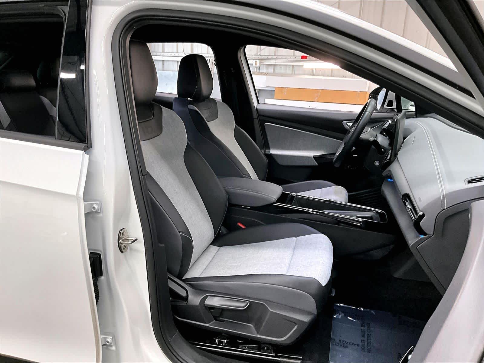 2023 Volkswagen ID.4 Pro photo 3