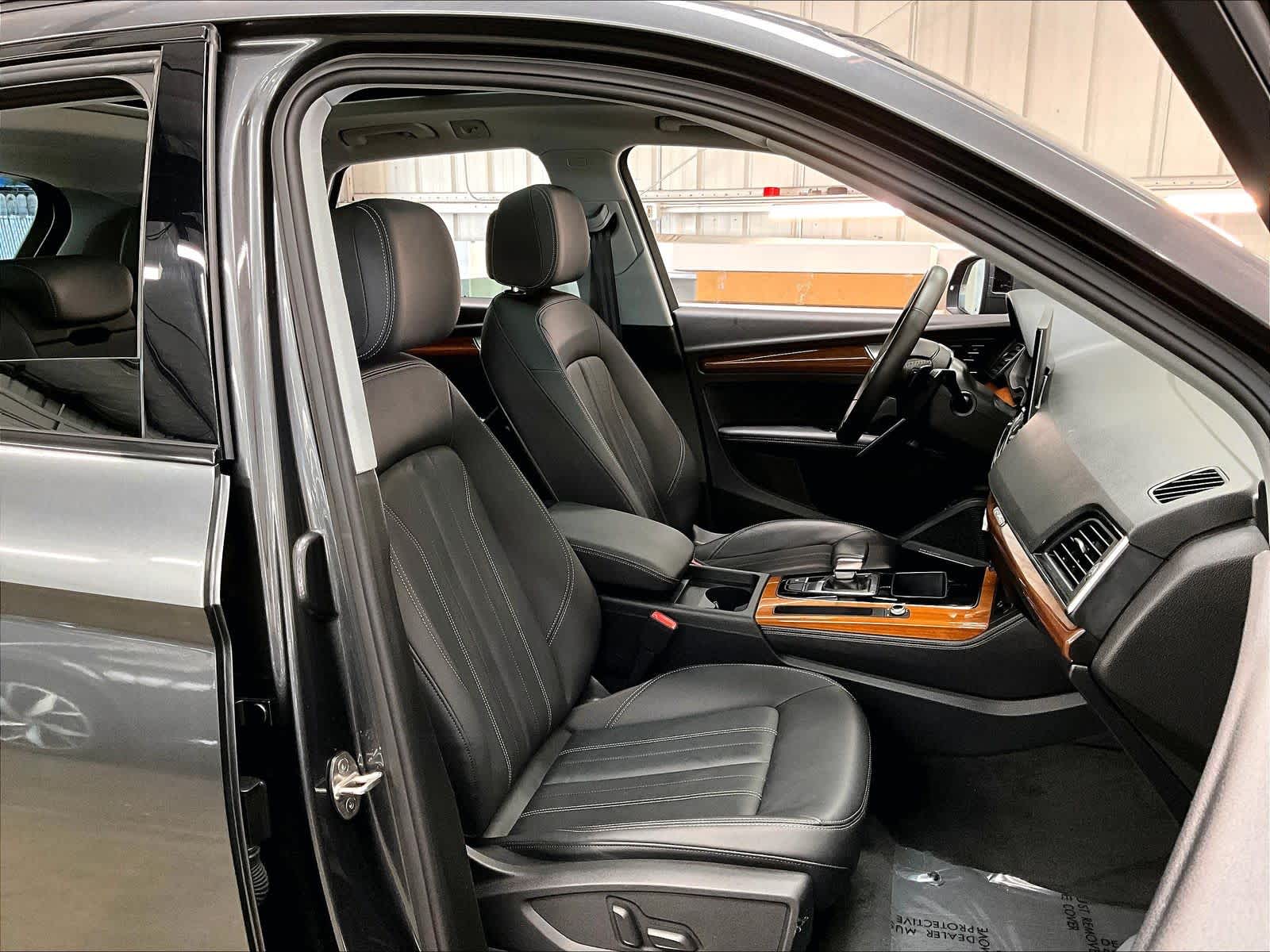 2023 Audi Q5 S Line Premium Plus photo 3