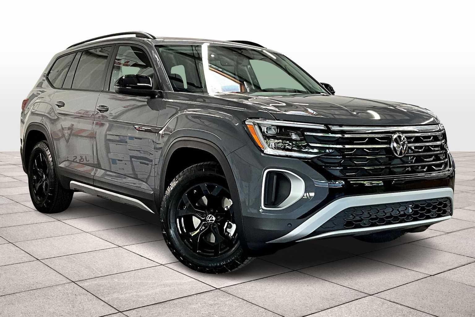 2026 Volkswagen Atlas Peak Edition SE photo 2