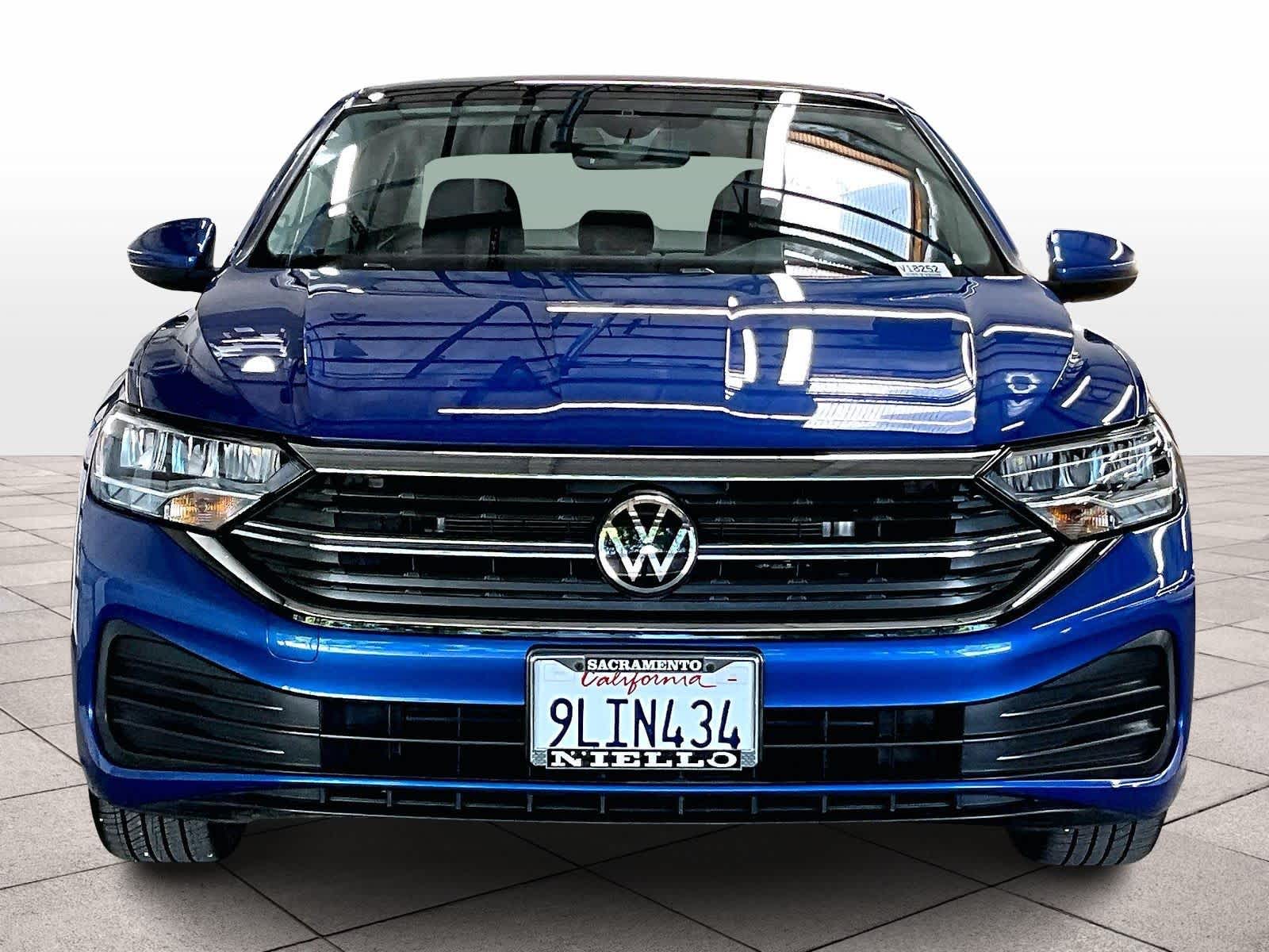 2024 Volkswagen Jetta SE photo 2