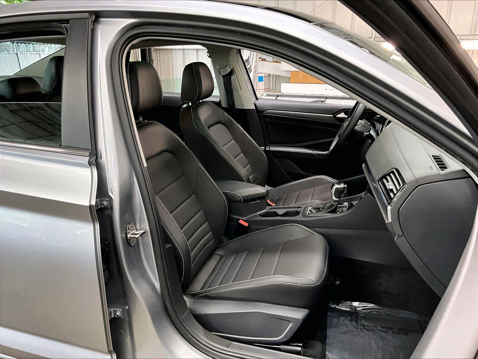 2024 Volkswagen Jetta SE photo 3