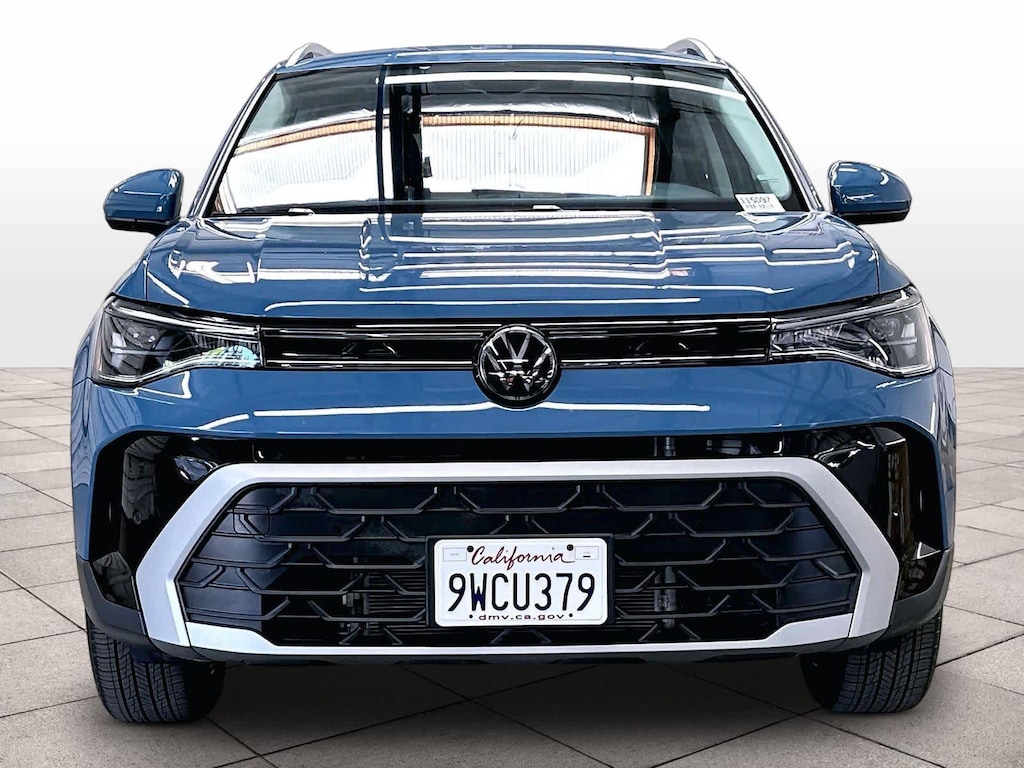 Used 2025 Volkswagen Taos SE 4MOTION