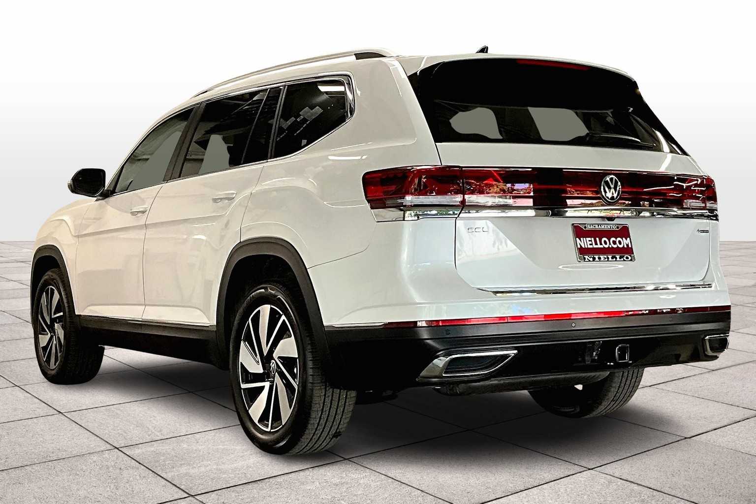2026 Volkswagen Atlas SEL photo 3