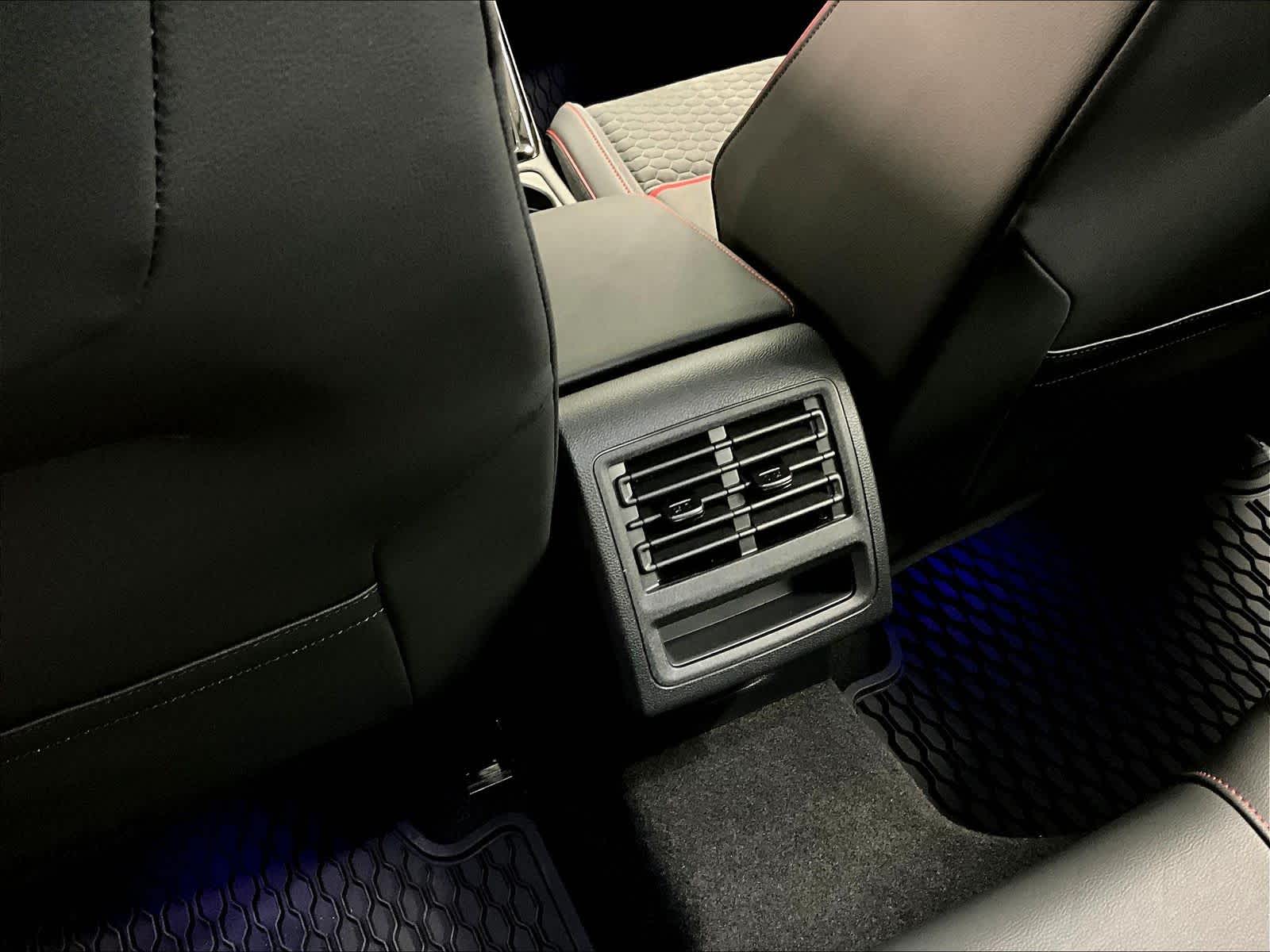 2025 Volkswagen Golf GTI SE - Photo 16