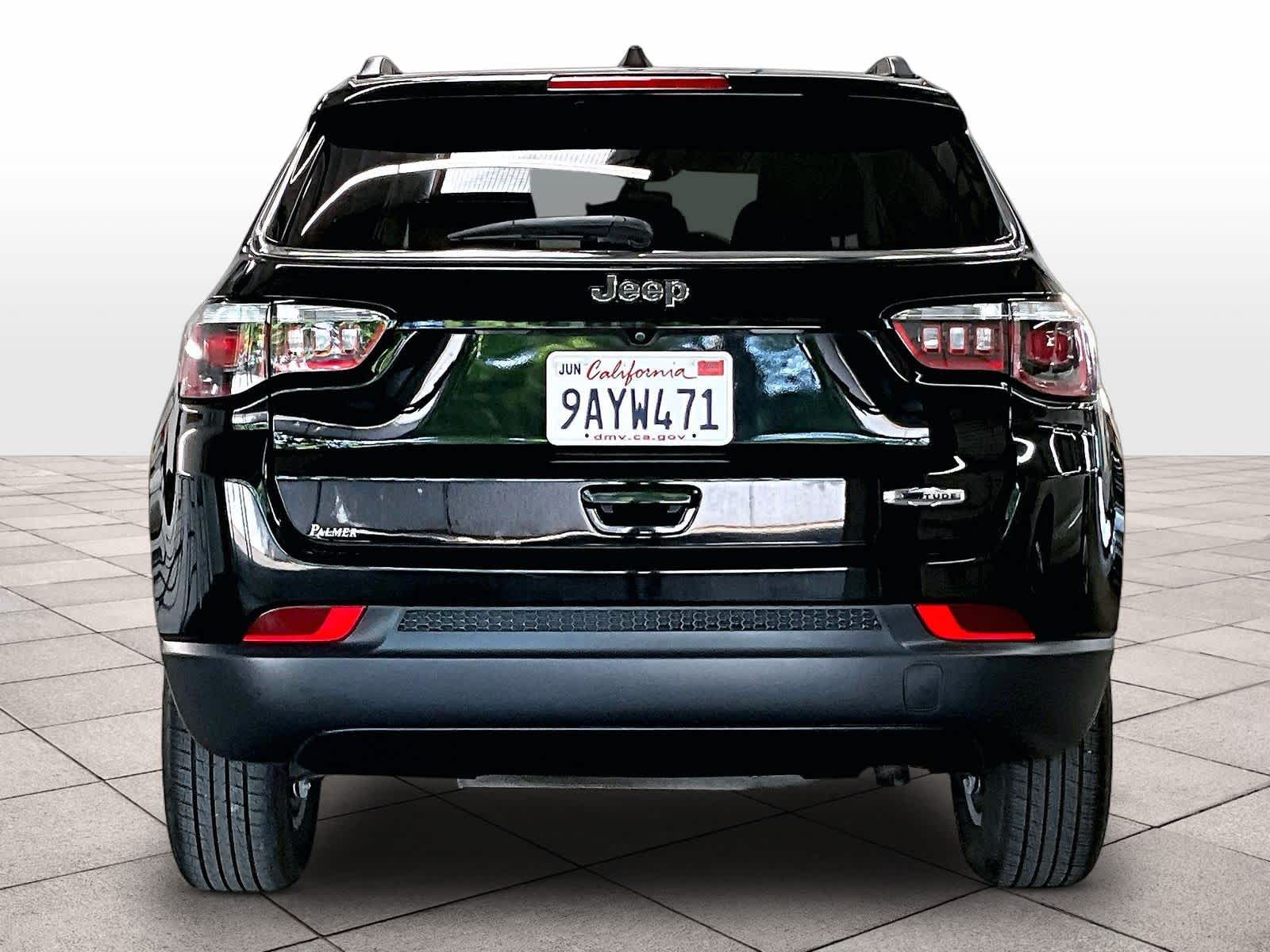 2019 Jeep Compass Latitude w/Sun/Wheel Pkg photo 5