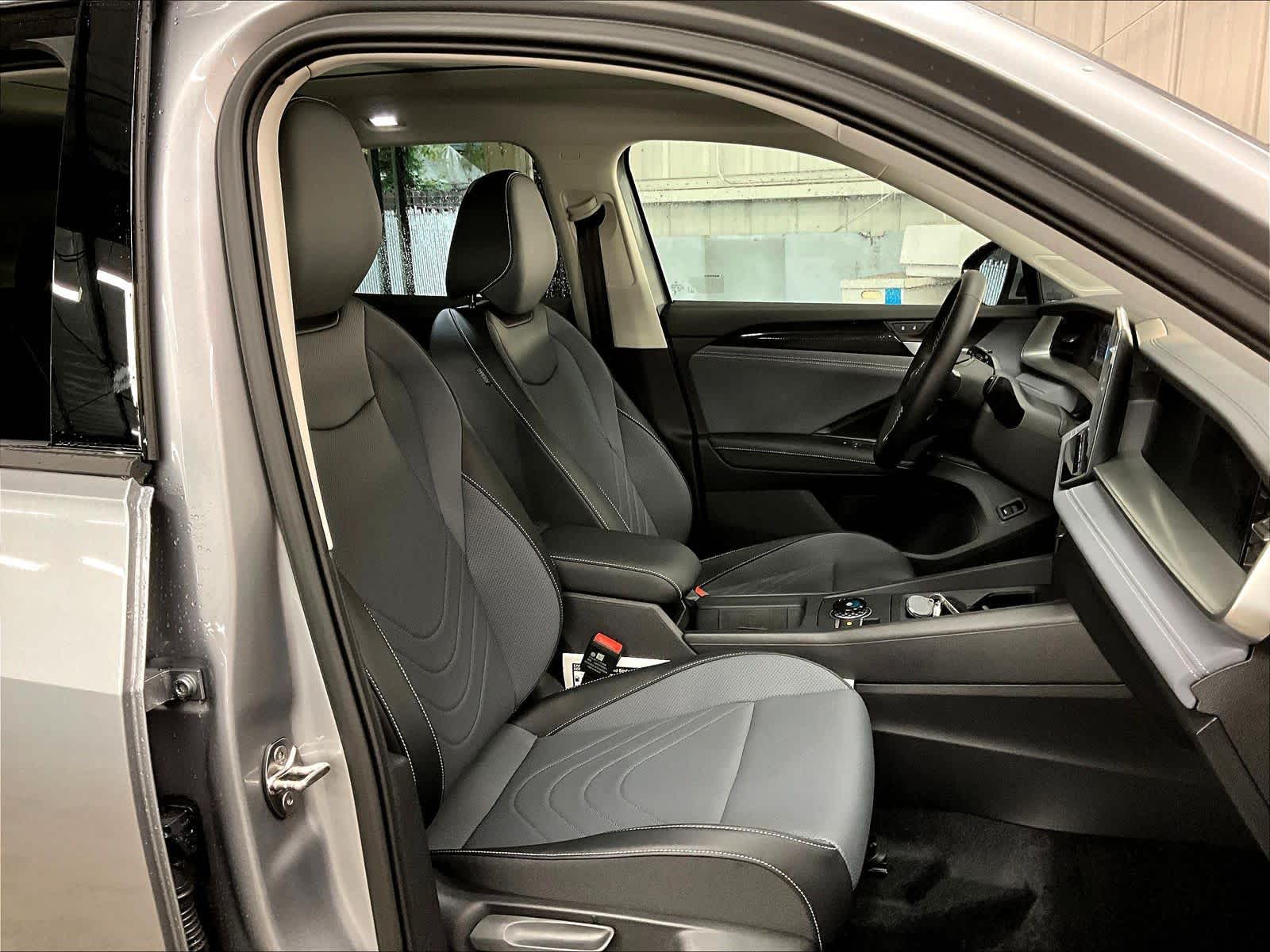 2026 Volkswagen Tiguan SE - Photo 31
