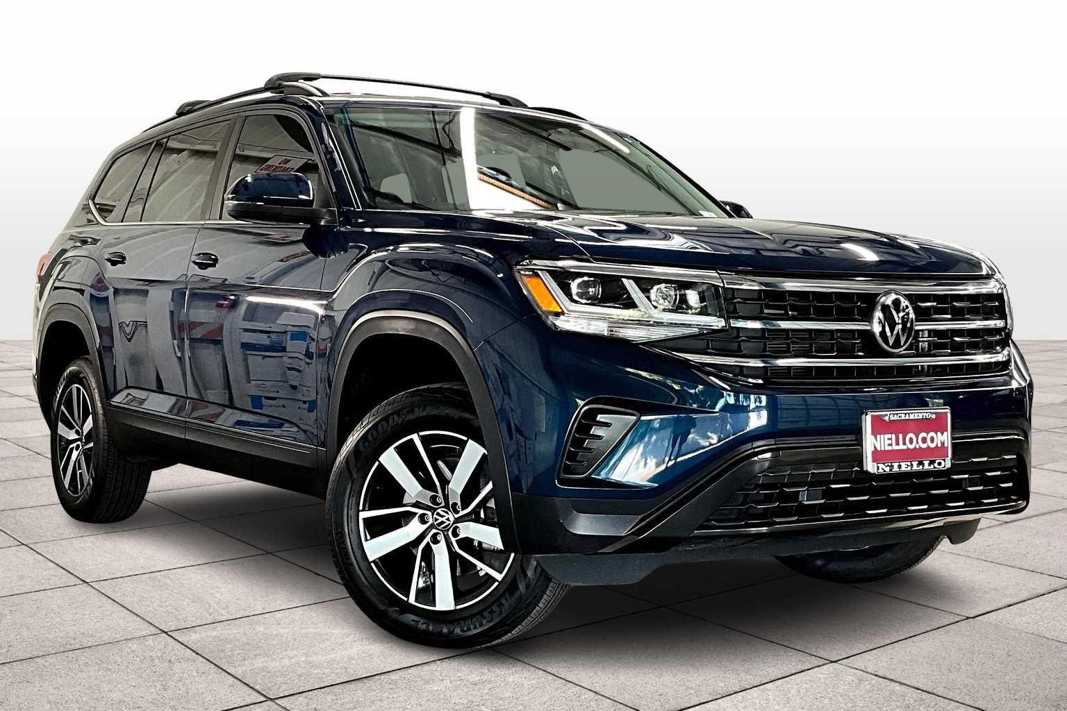 2022 Volkswagen Atlas SE photo 2