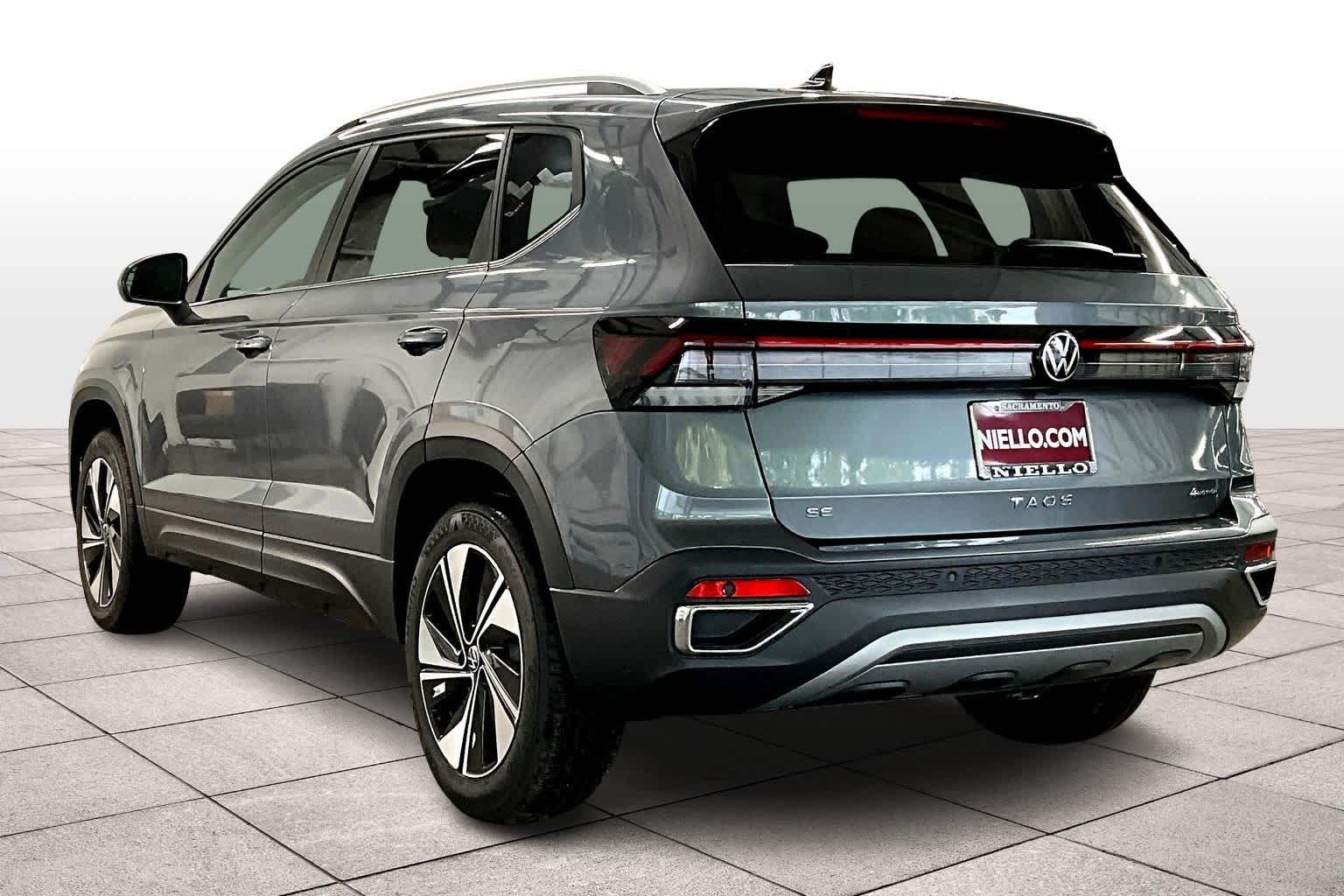 2026 Volkswagen Taos SE photo 2
